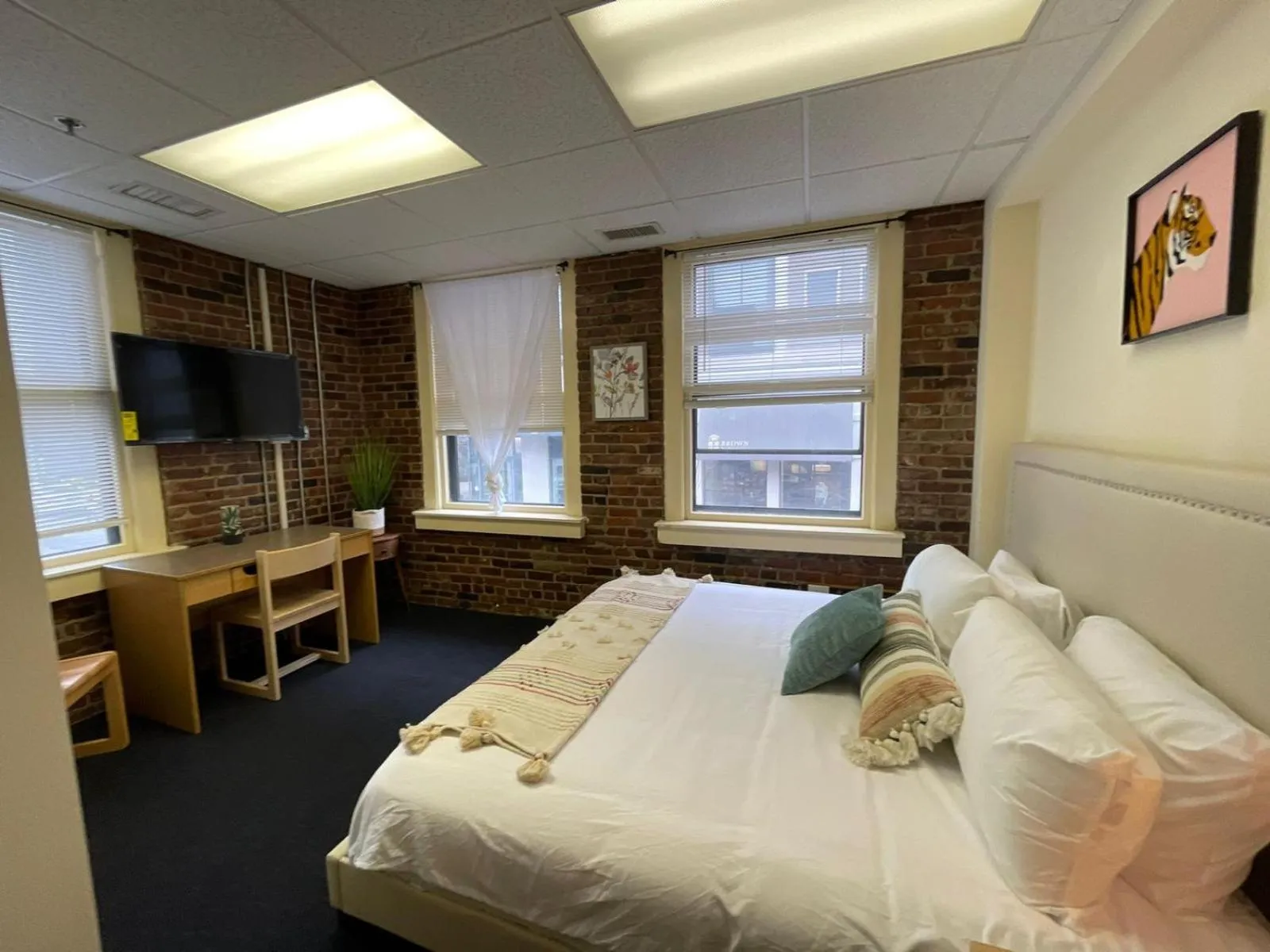 Photo of the whole room in Michie House in College Hill