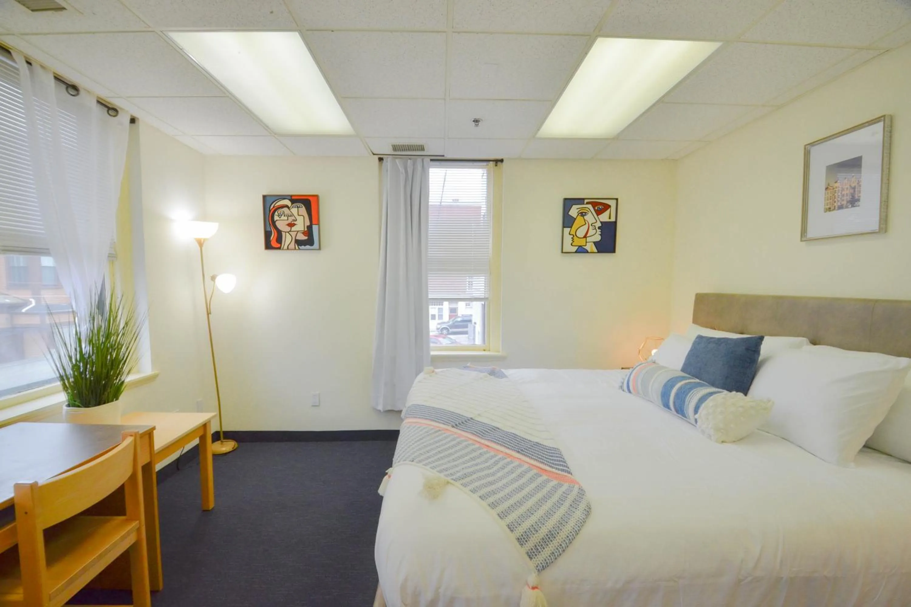 Photo of the whole room in Michie House in College Hill