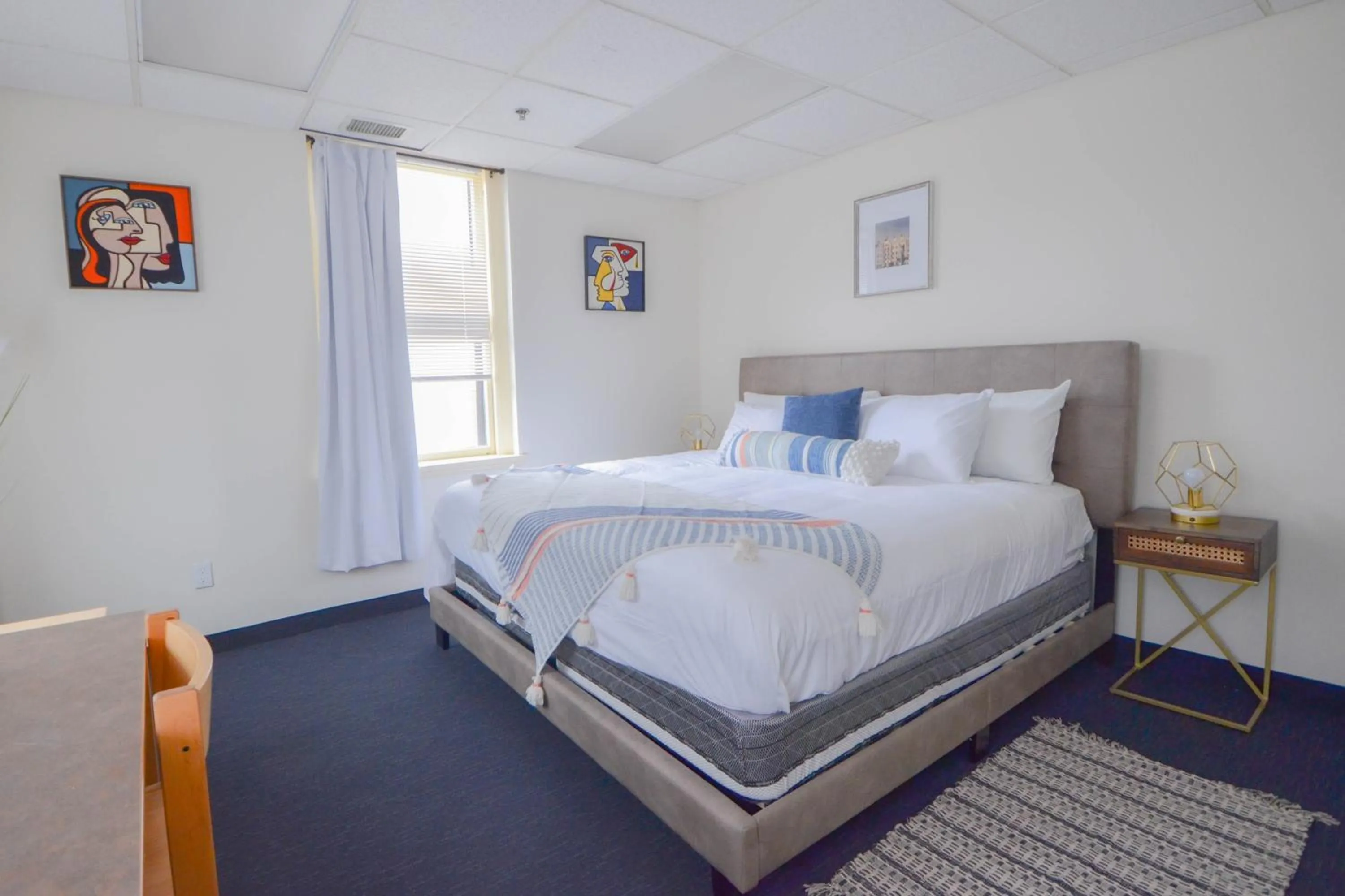 Photo of the whole room in Michie House in College Hill