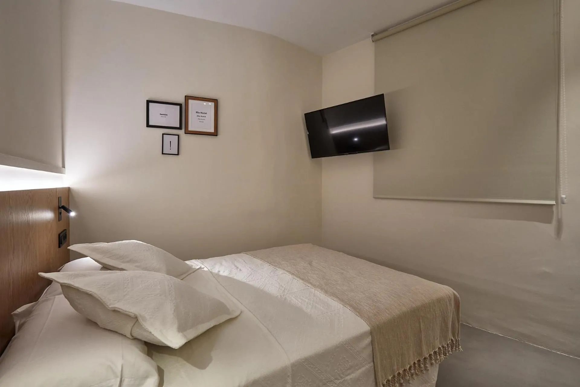 Photo of the whole room, Bed in Ella Hostel Ramblas