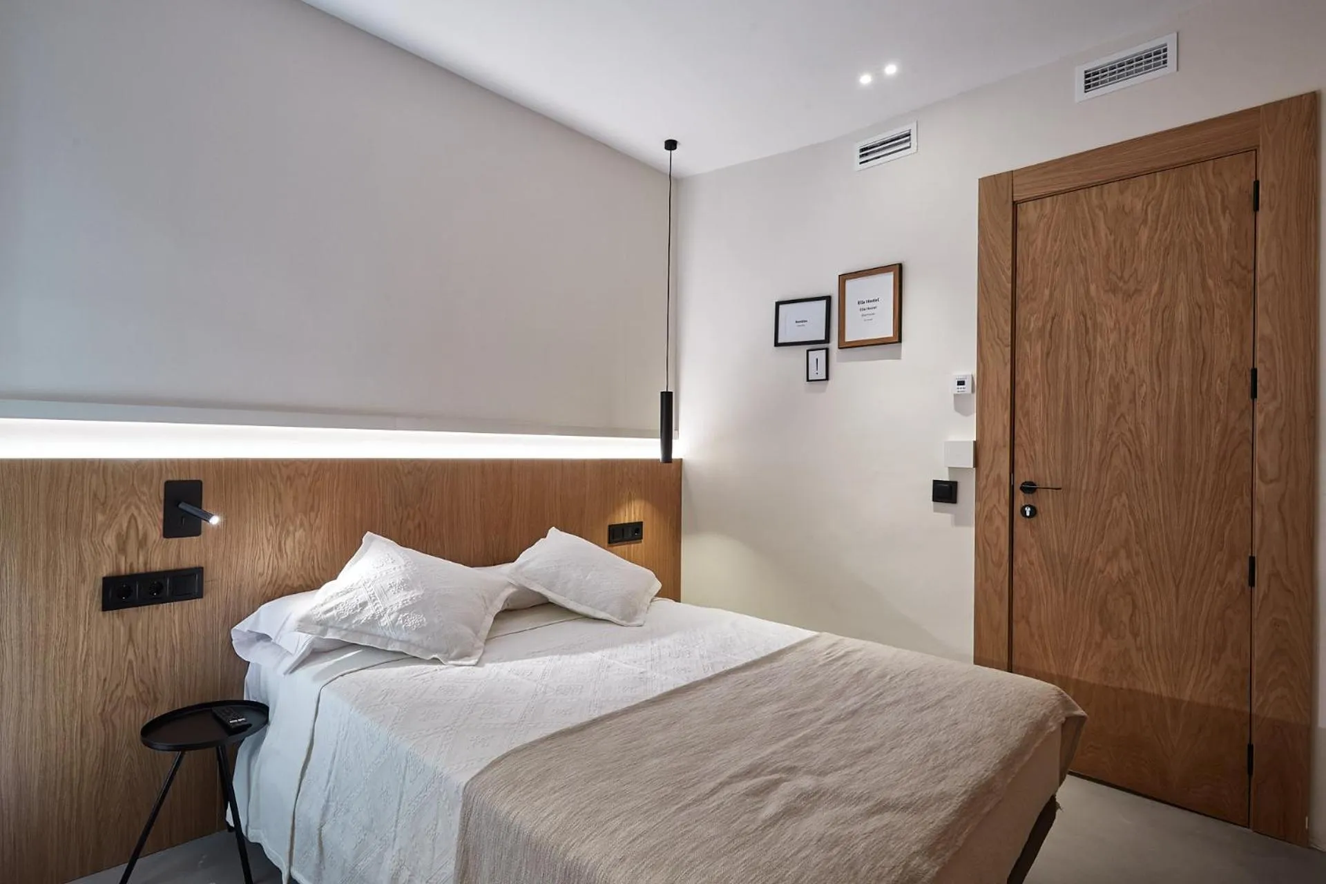 Photo of the whole room, Bed in Ella Hostel Ramblas