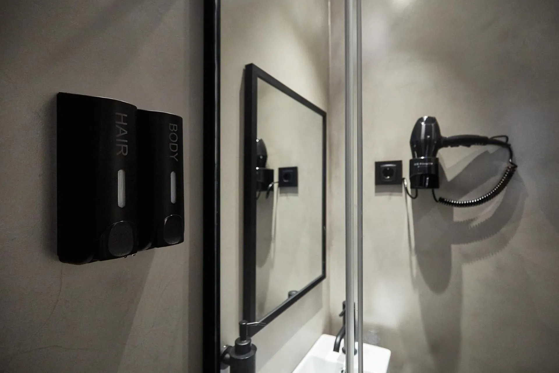 Bathroom in Ella Hostel Ramblas