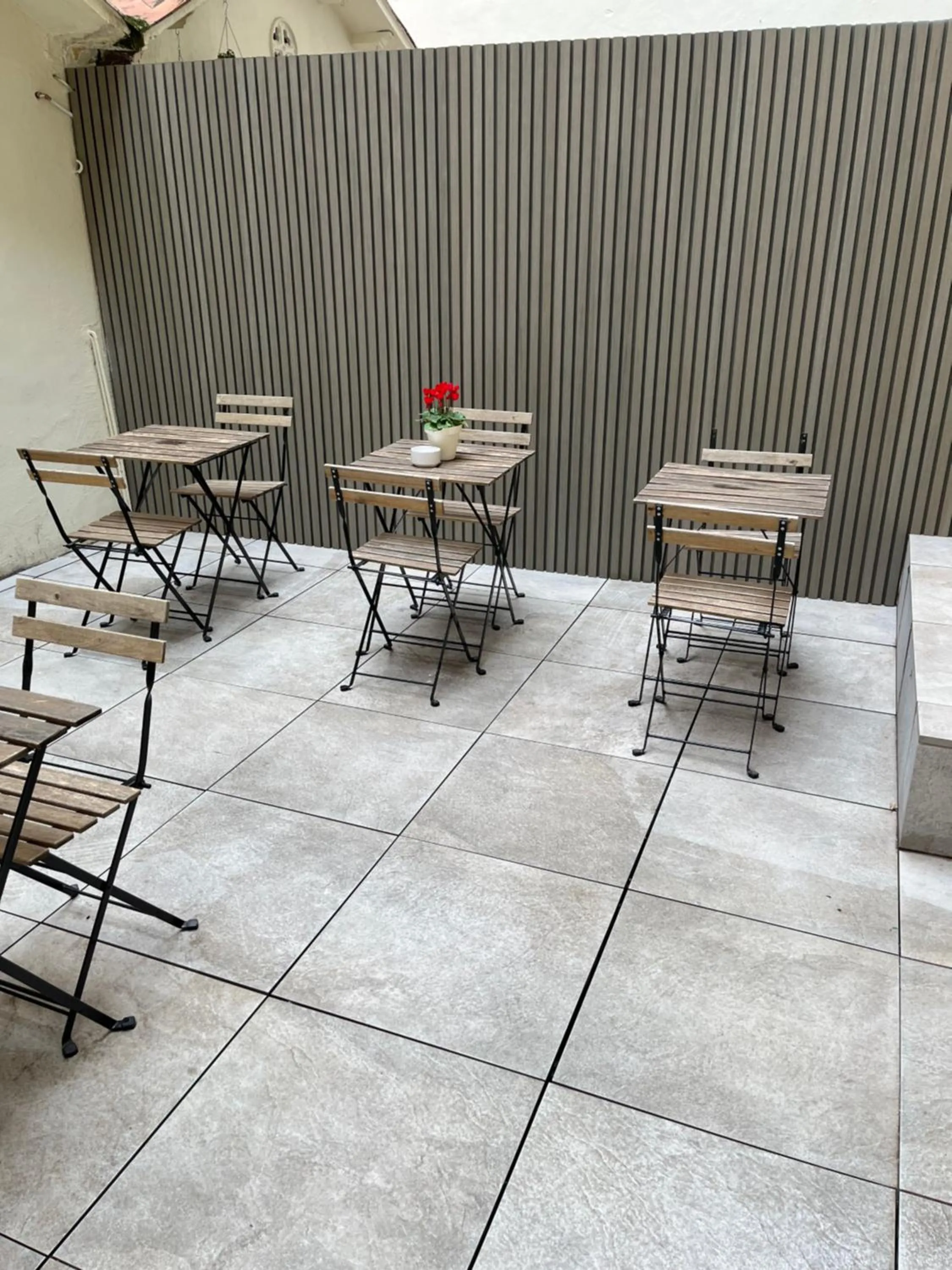 Patio in Ella Hostel Ramblas