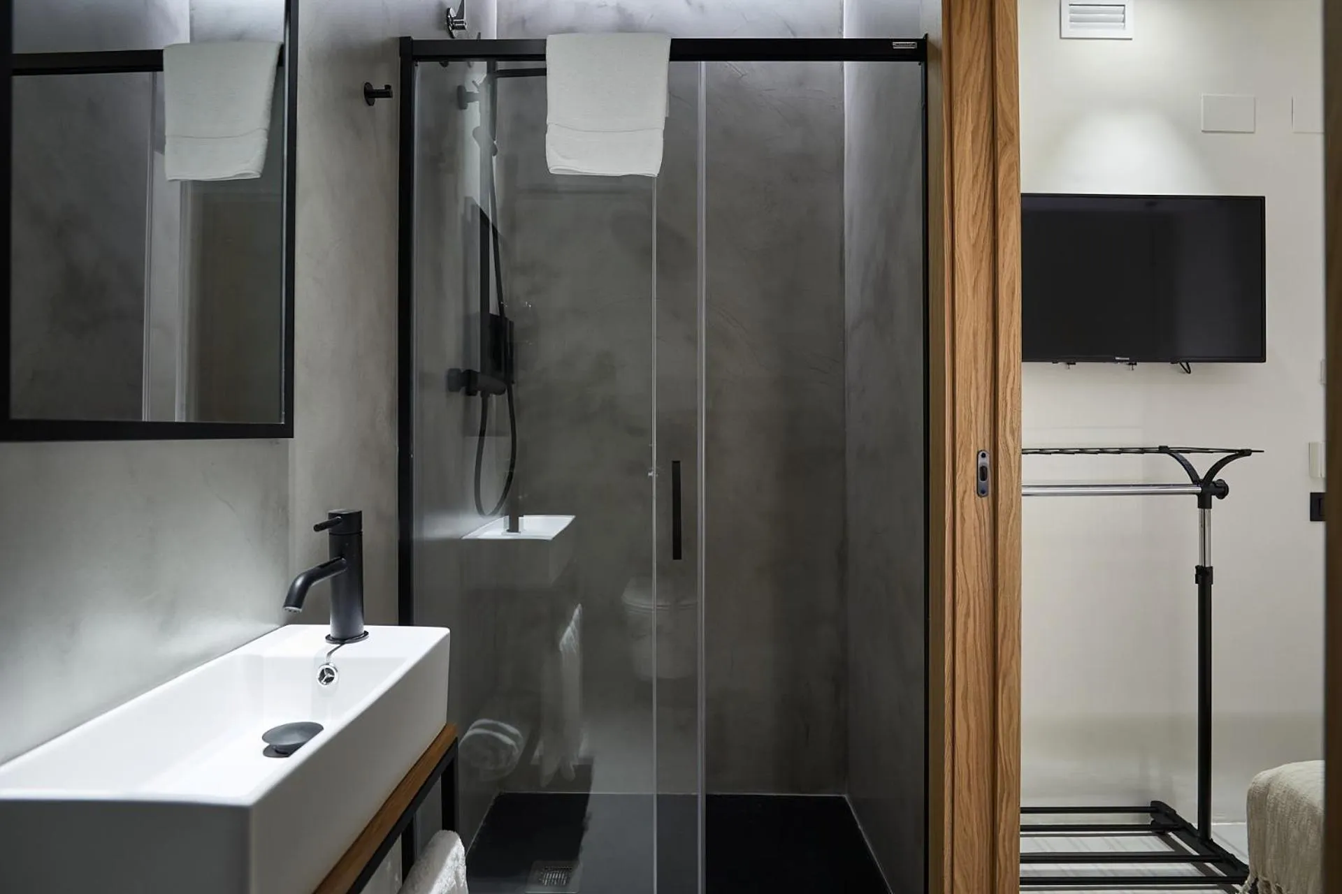 Bathroom in Ella Hostel Ramblas