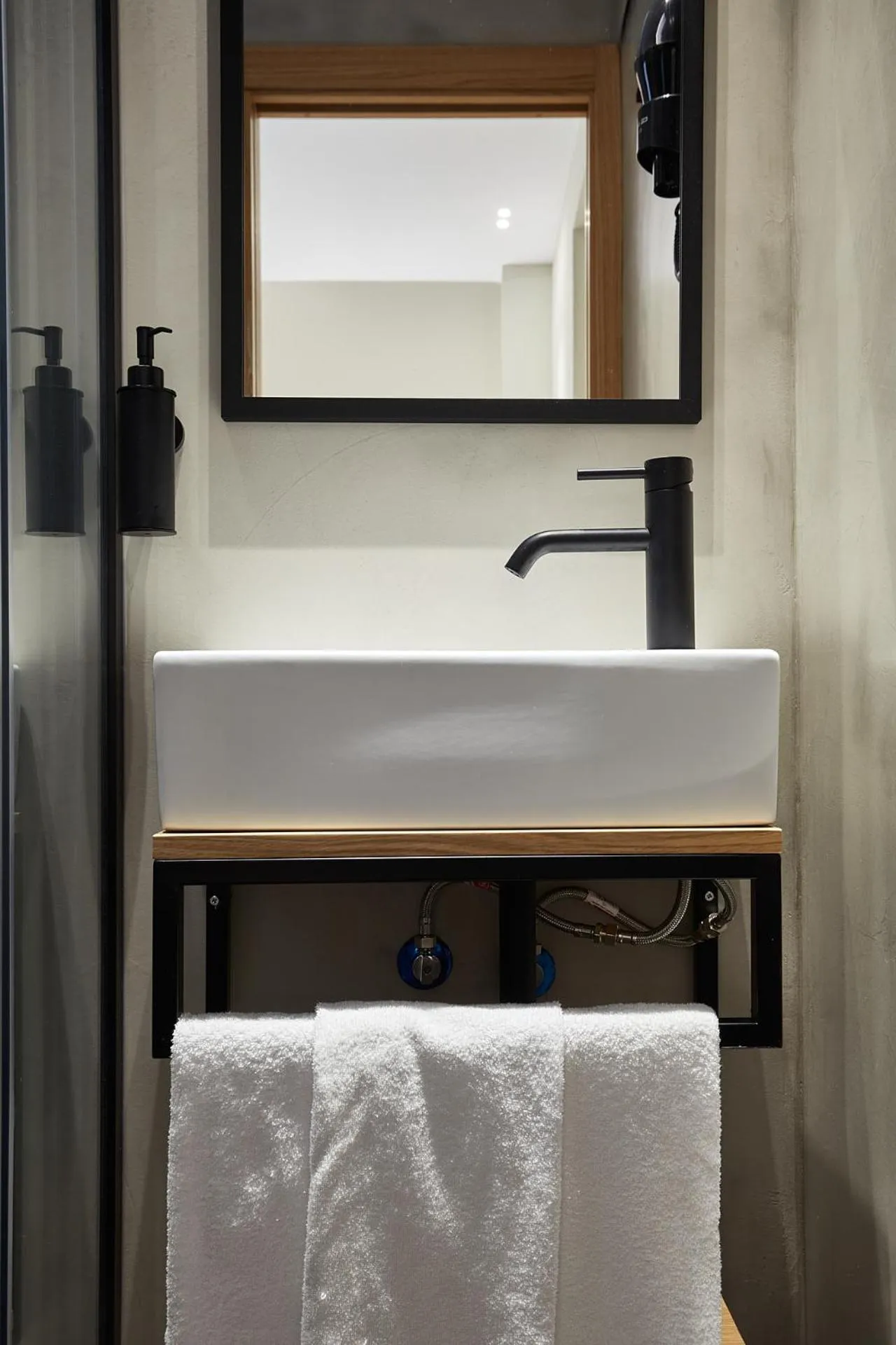 Bathroom in Ella Hostel Ramblas