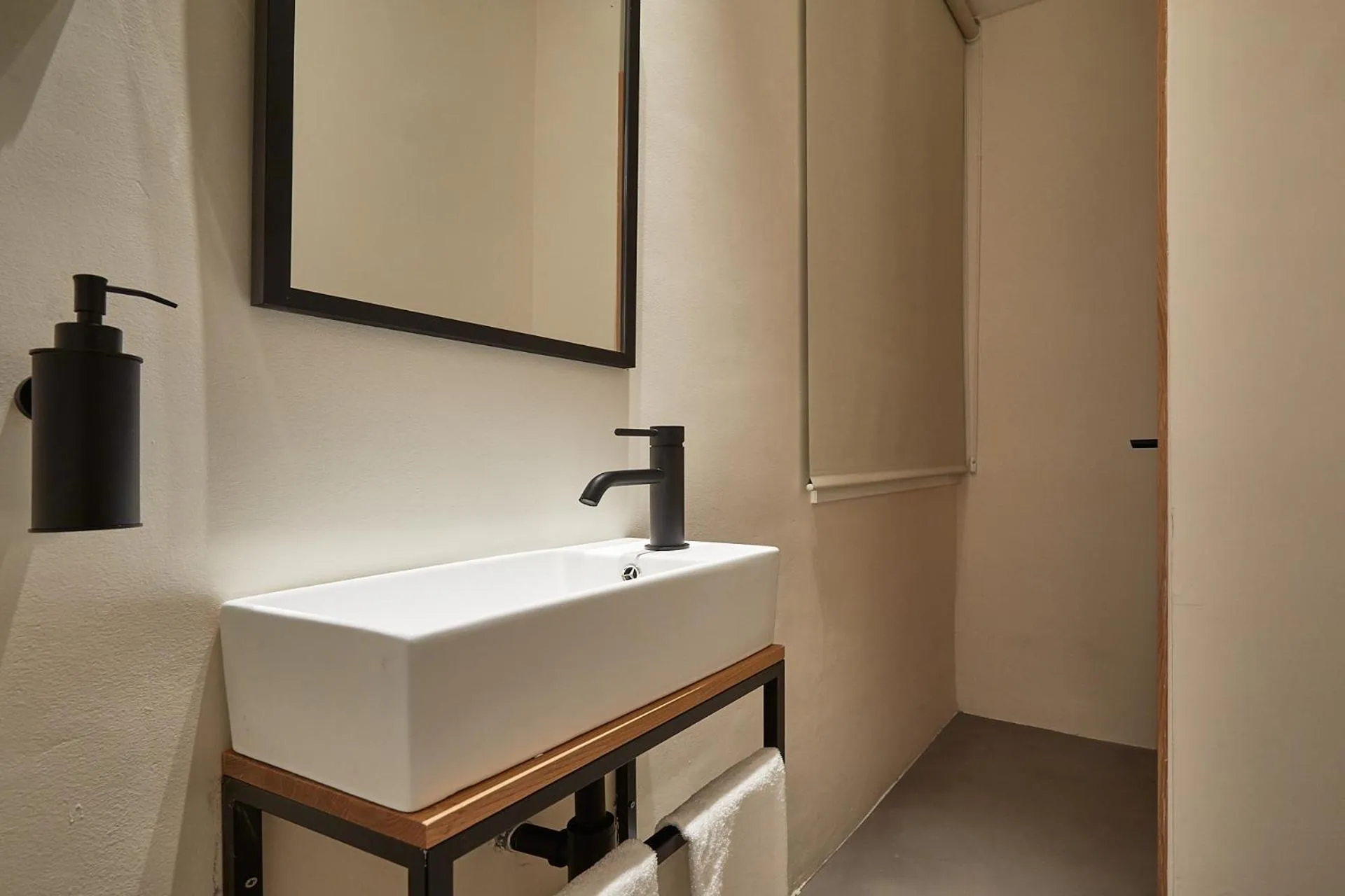 Bathroom in Ella Hostel Ramblas