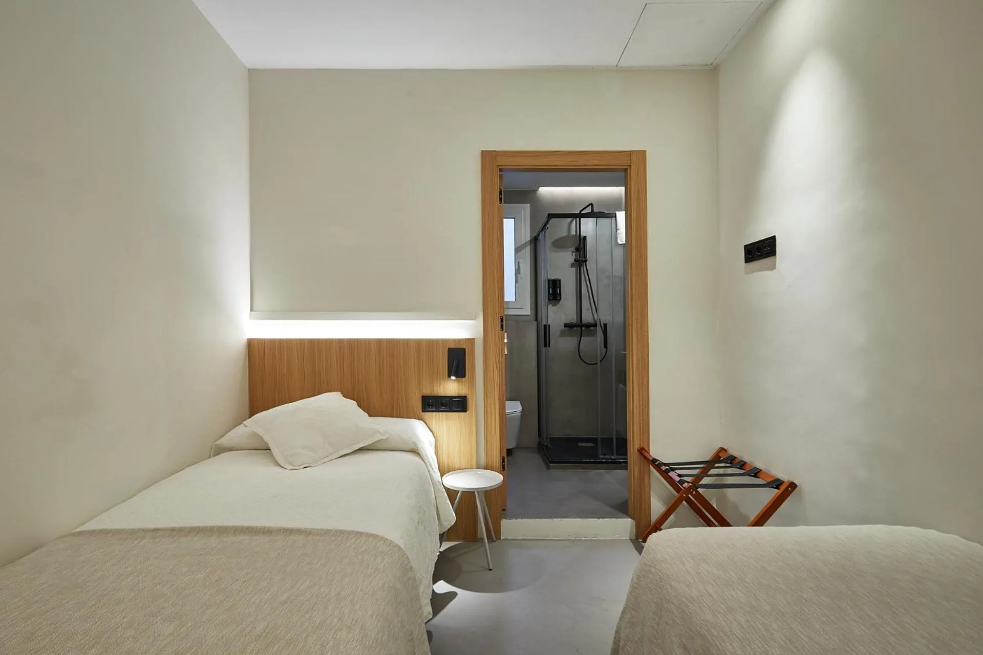 Photo of the whole room, Bed in Ella Hostel Ramblas