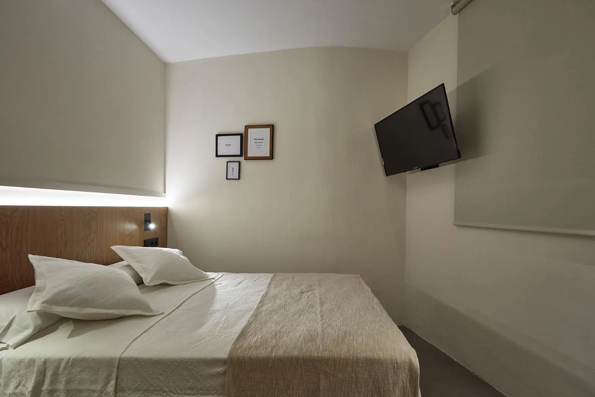 Photo of the whole room, Bed in Ella Hostel Ramblas