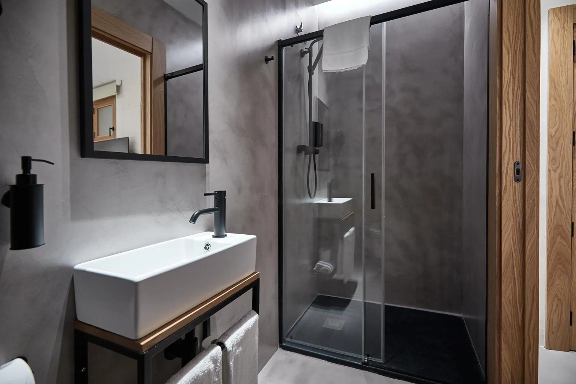 Bathroom in Ella Hostel Ramblas