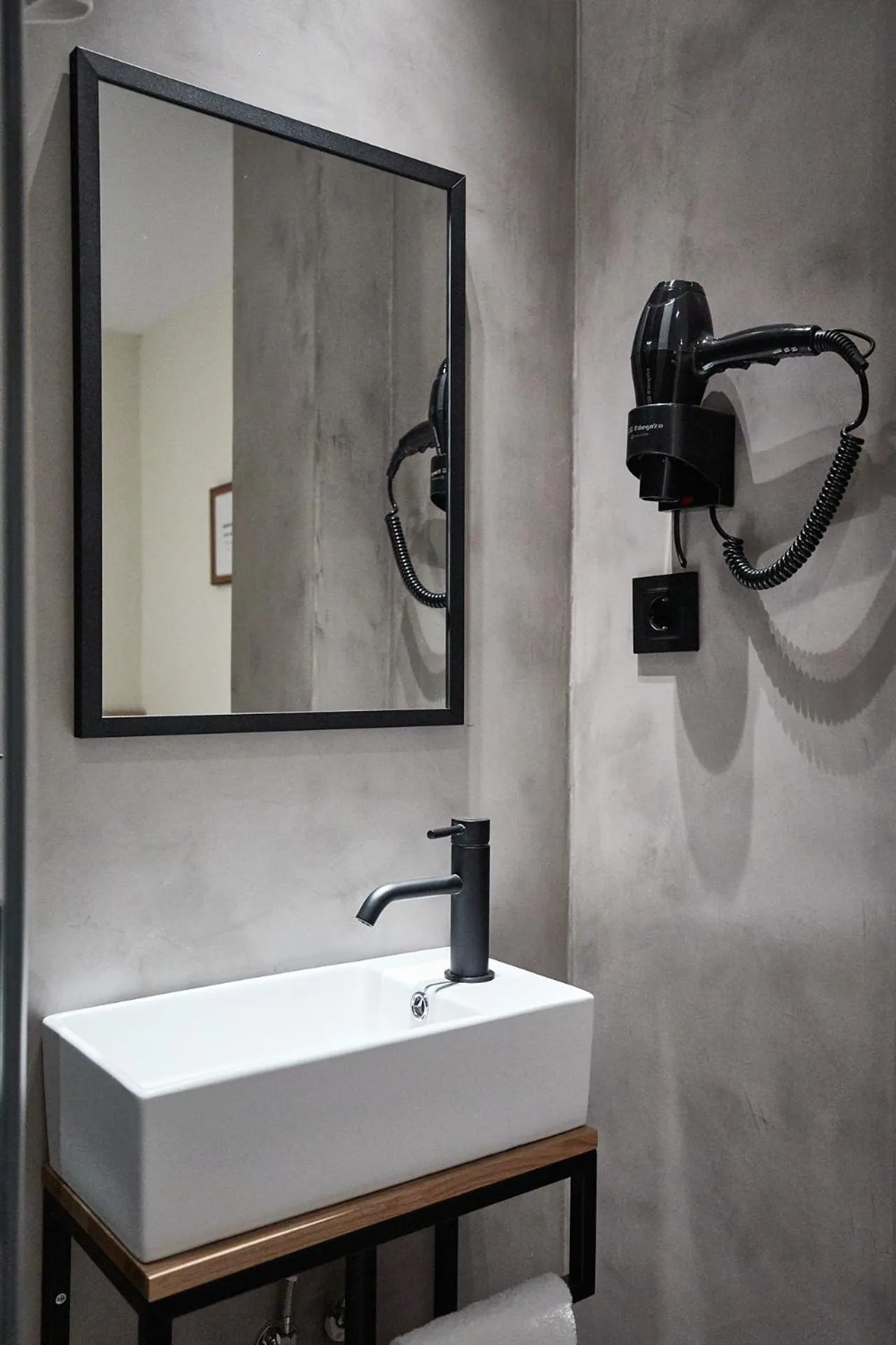 Bathroom in Ella Hostel Ramblas