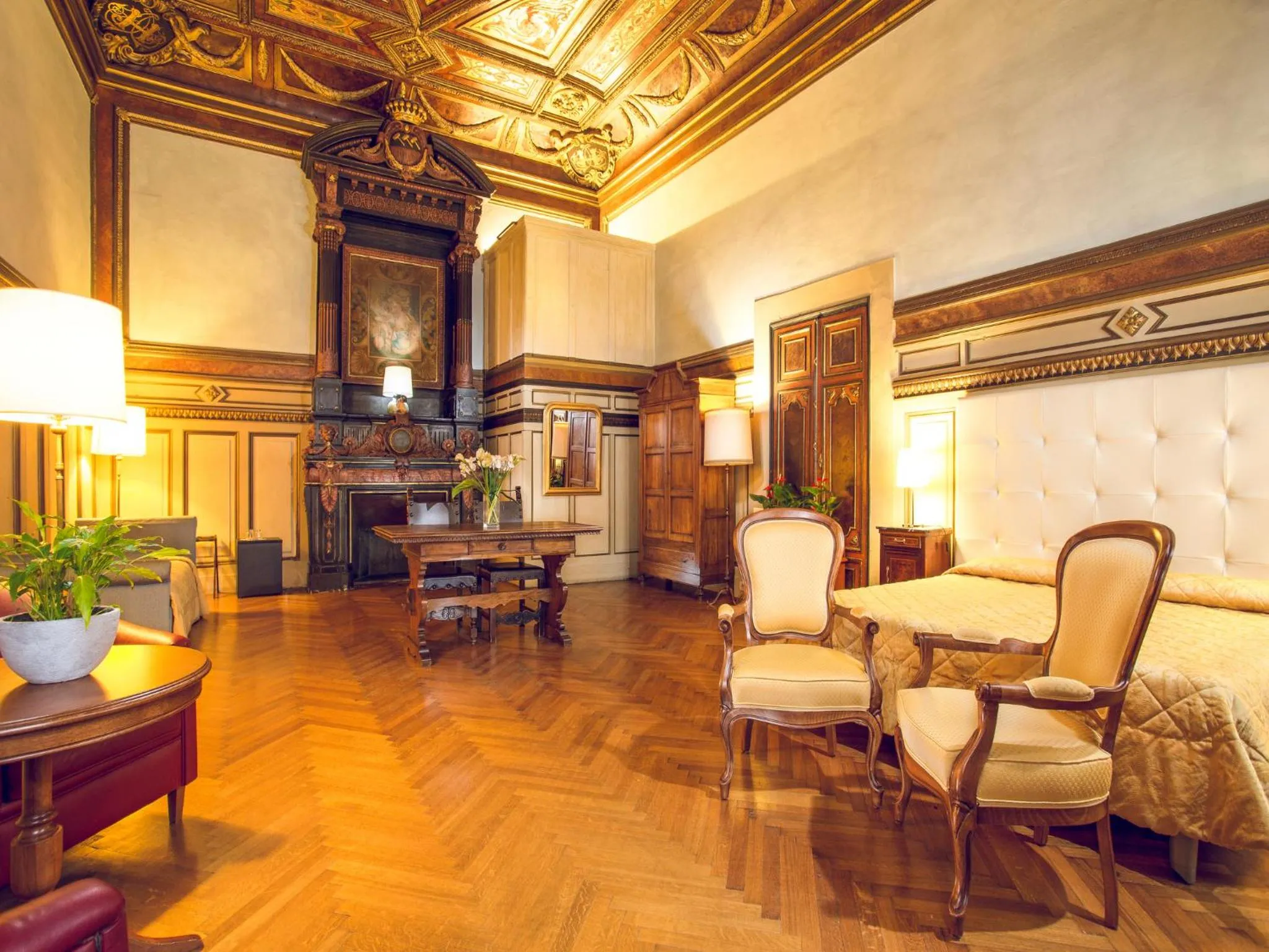 Photo of the whole room in Hotel Bretagna Heritage - Alfieri Collezione