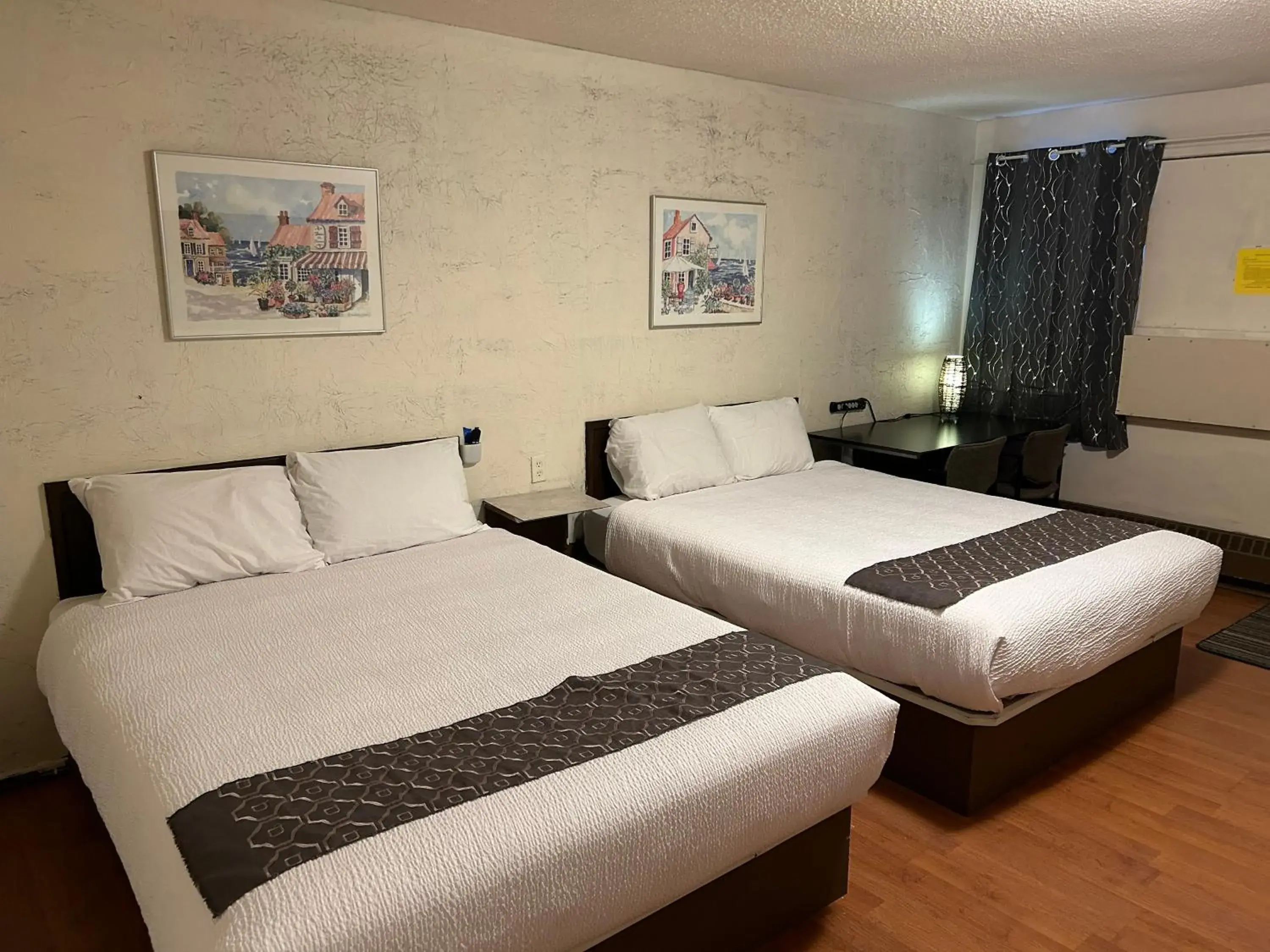 Small Double Room - single occupancy in Kings Court Motel Small Double Room - single occupancy in Kings Court Motel