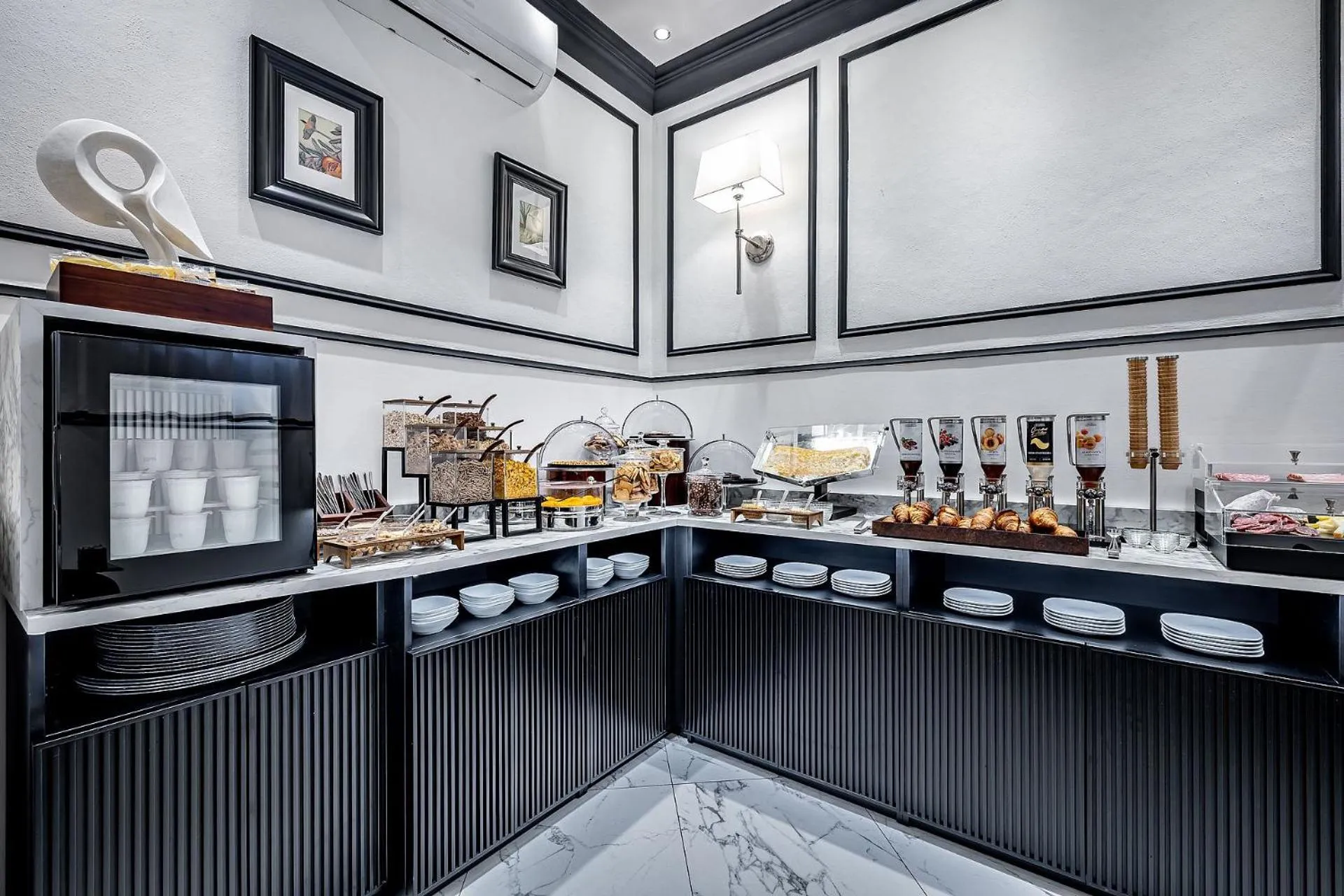 Food and drinks in Hotel Ungherese Small Luxury Hotel