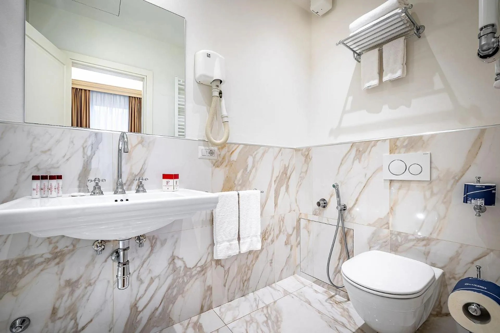 Toilet in Hotel Ungherese Small Luxury Hotel