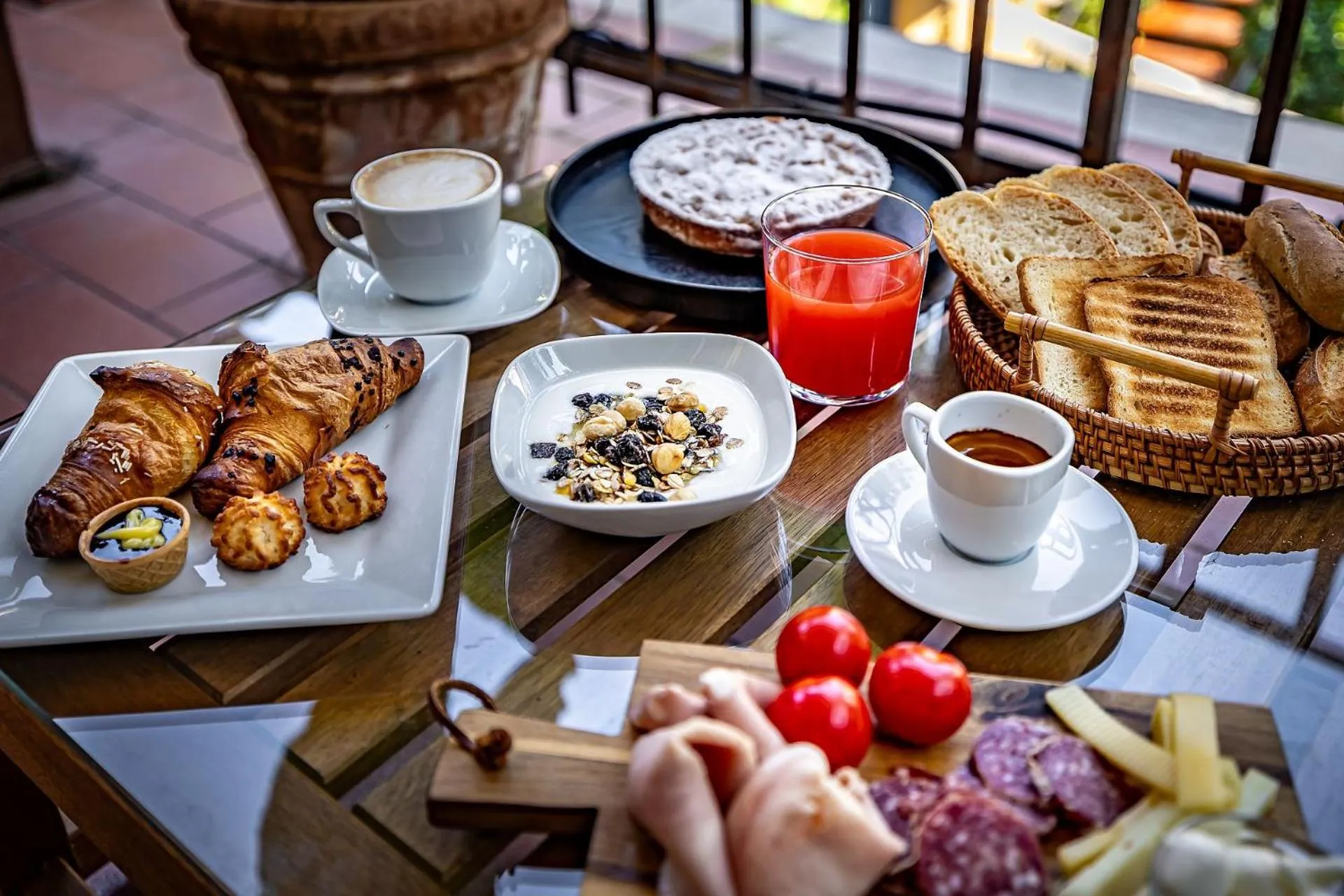 Food and drinks in Hotel Ungherese Small Luxury Hotel