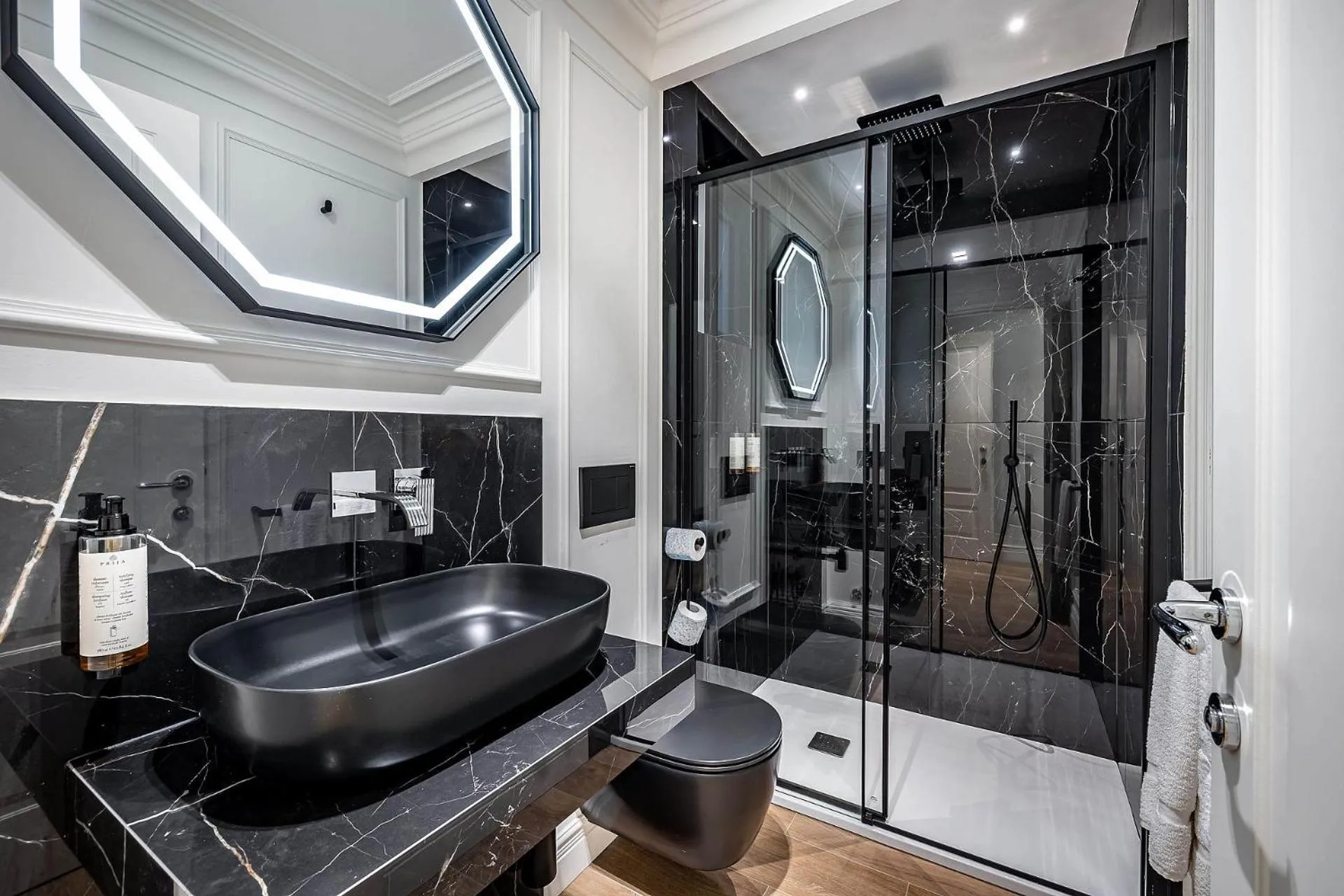 Shower in Hotel Ungherese Small Luxury Hotel