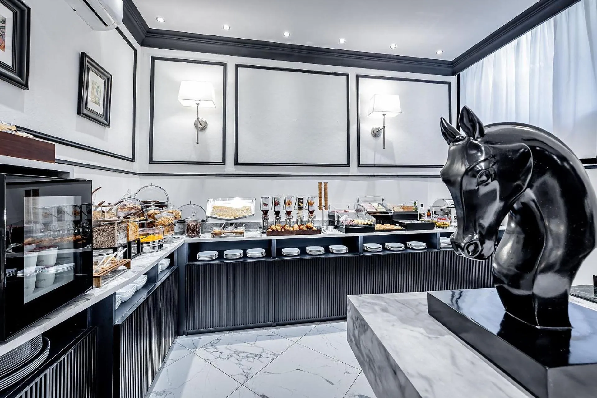 Food and drinks in Hotel Ungherese Small Luxury Hotel