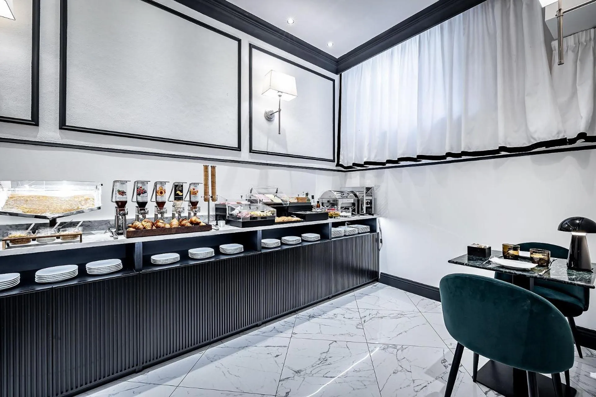 Food and drinks in Hotel Ungherese Small Luxury Hotel