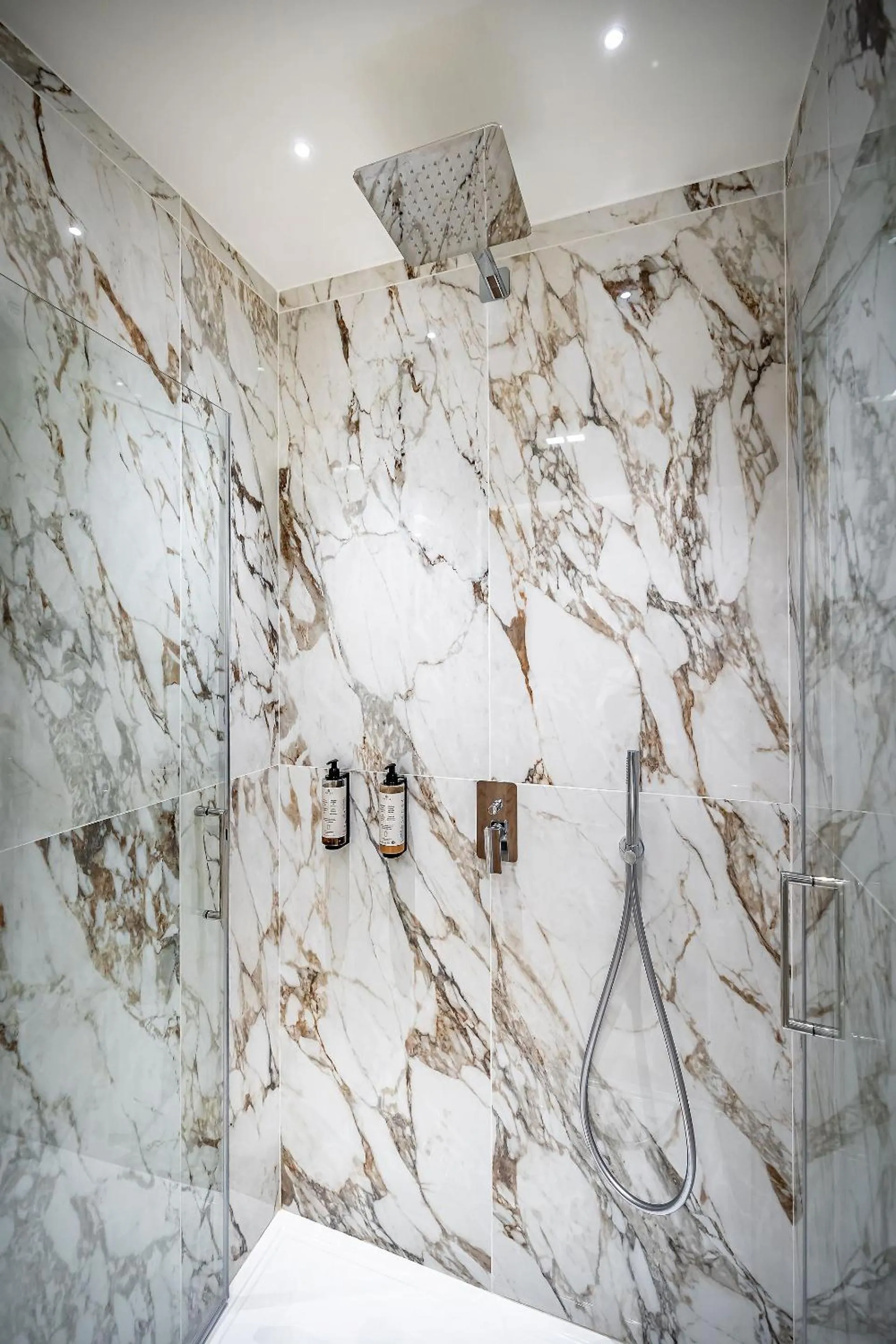 Shower in Hotel Ungherese Small Luxury Hotel