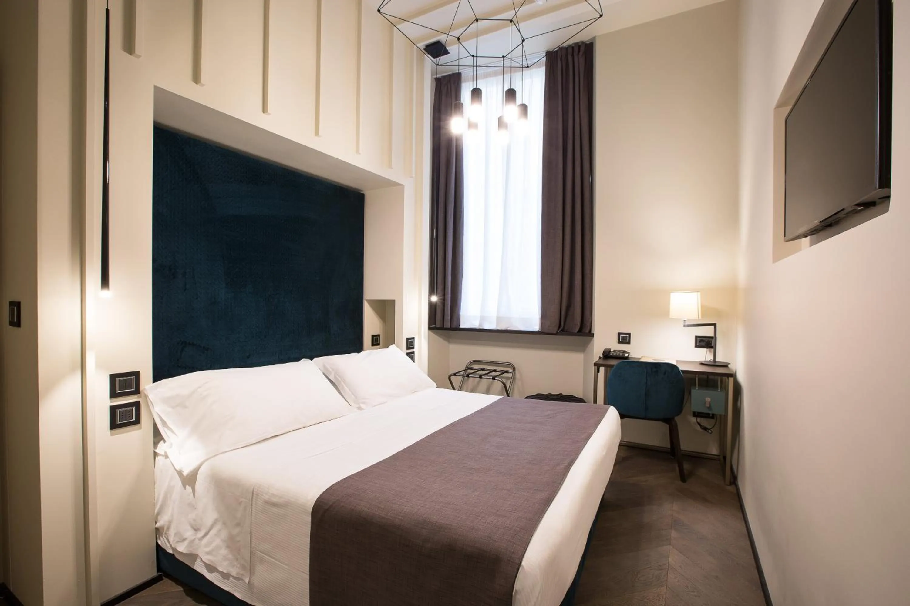 Photo of the whole room, Bed in Hotel Silla