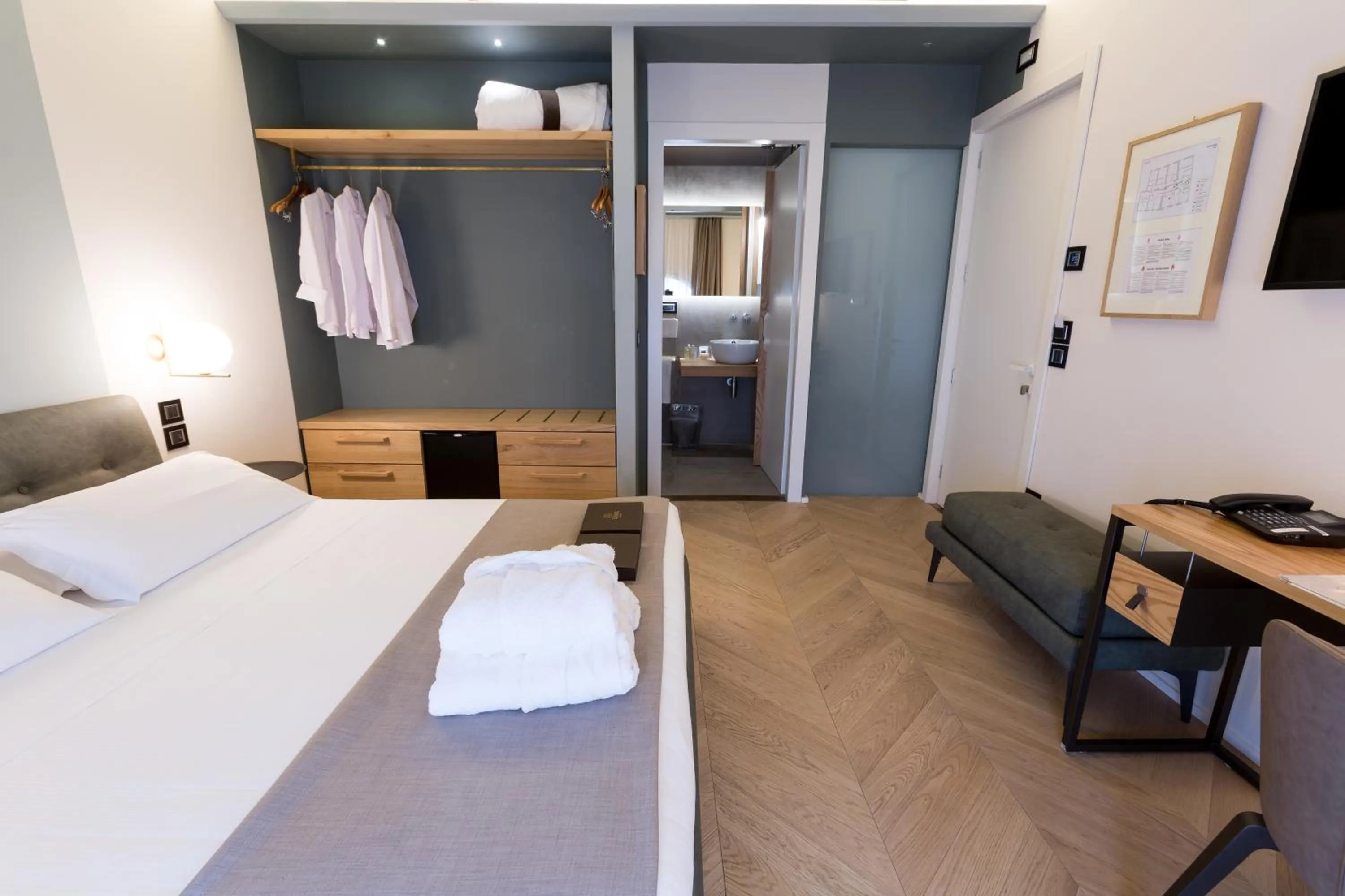 Photo of the whole room, Bed in Hotel Silla