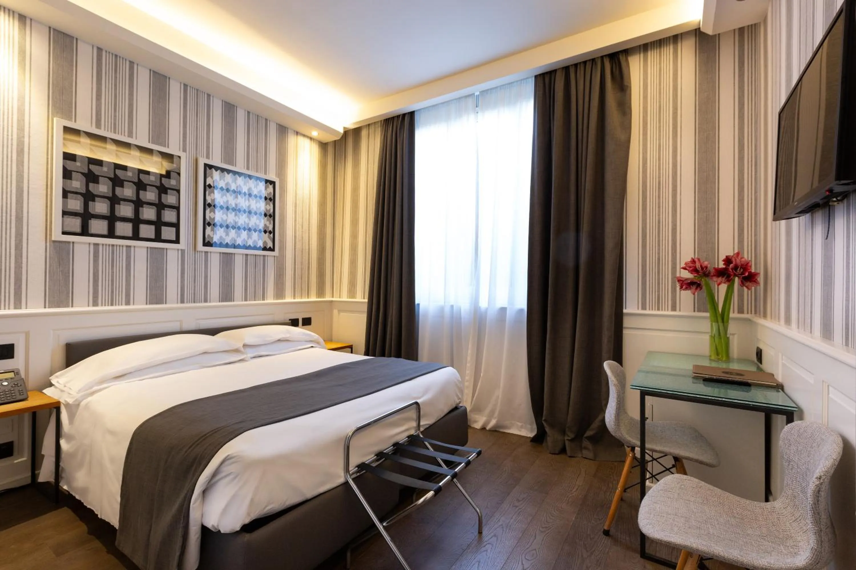 Photo of the whole room, Bed in Hotel Silla