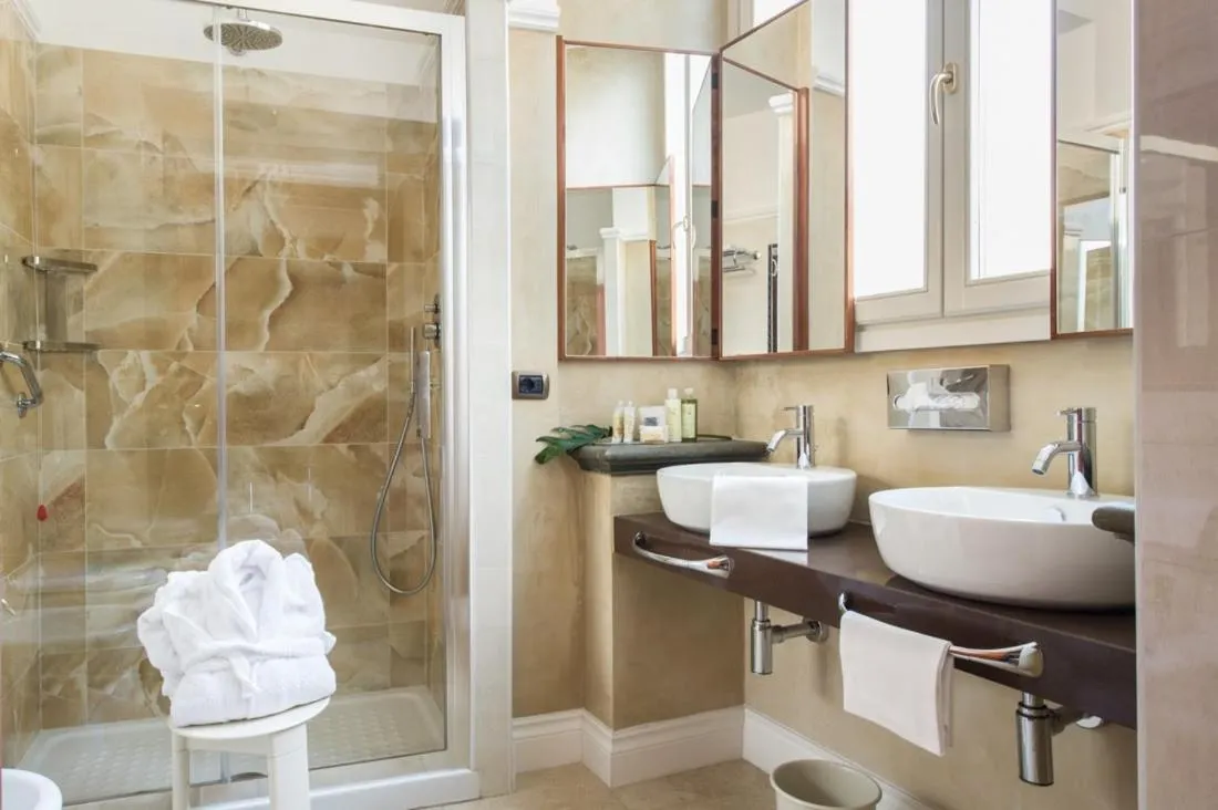 Bathroom in Hotel Silla