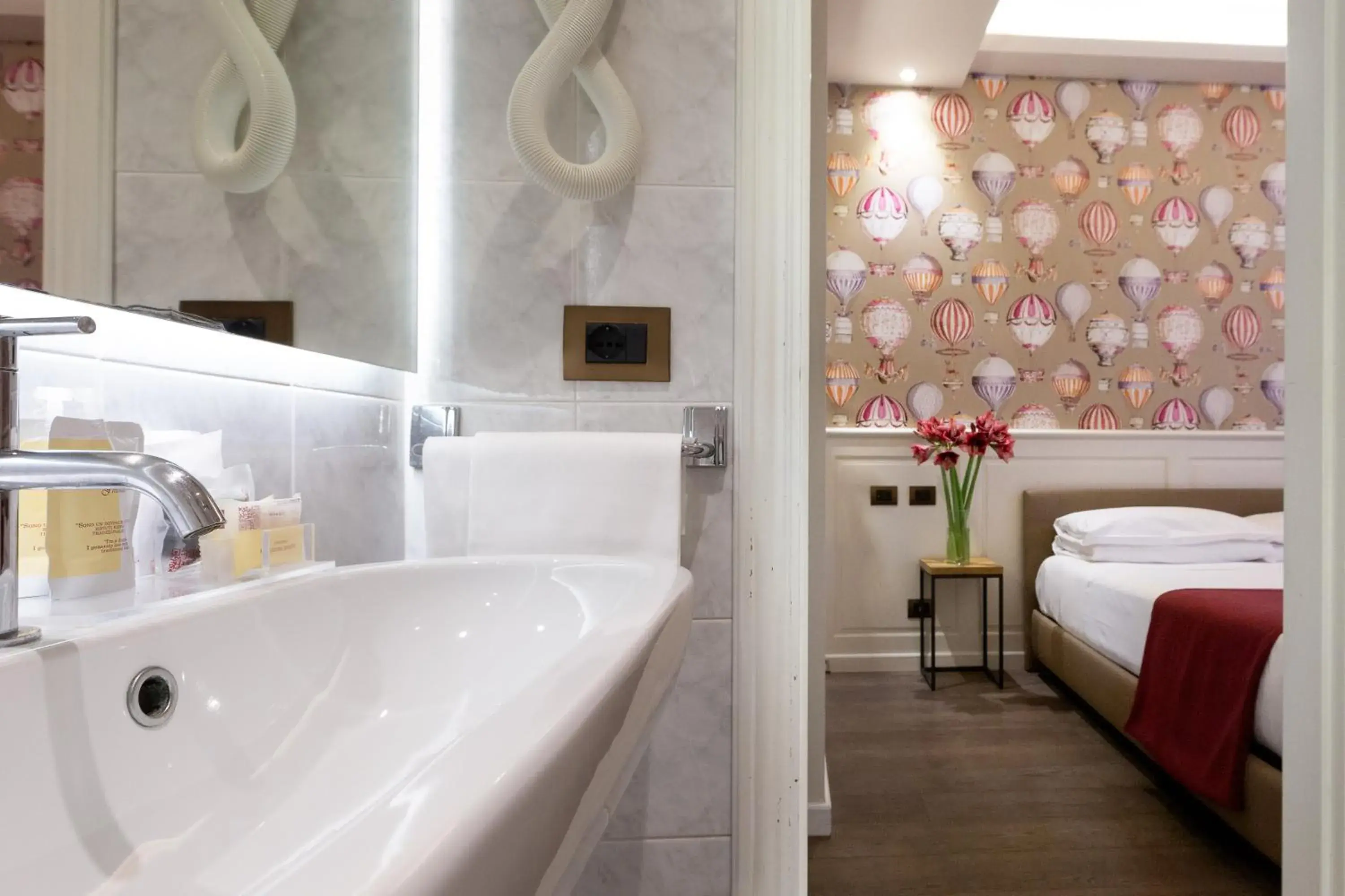 Photo of the whole room, Bed in Hotel Silla Photo of the whole room, Bed in Hotel Silla