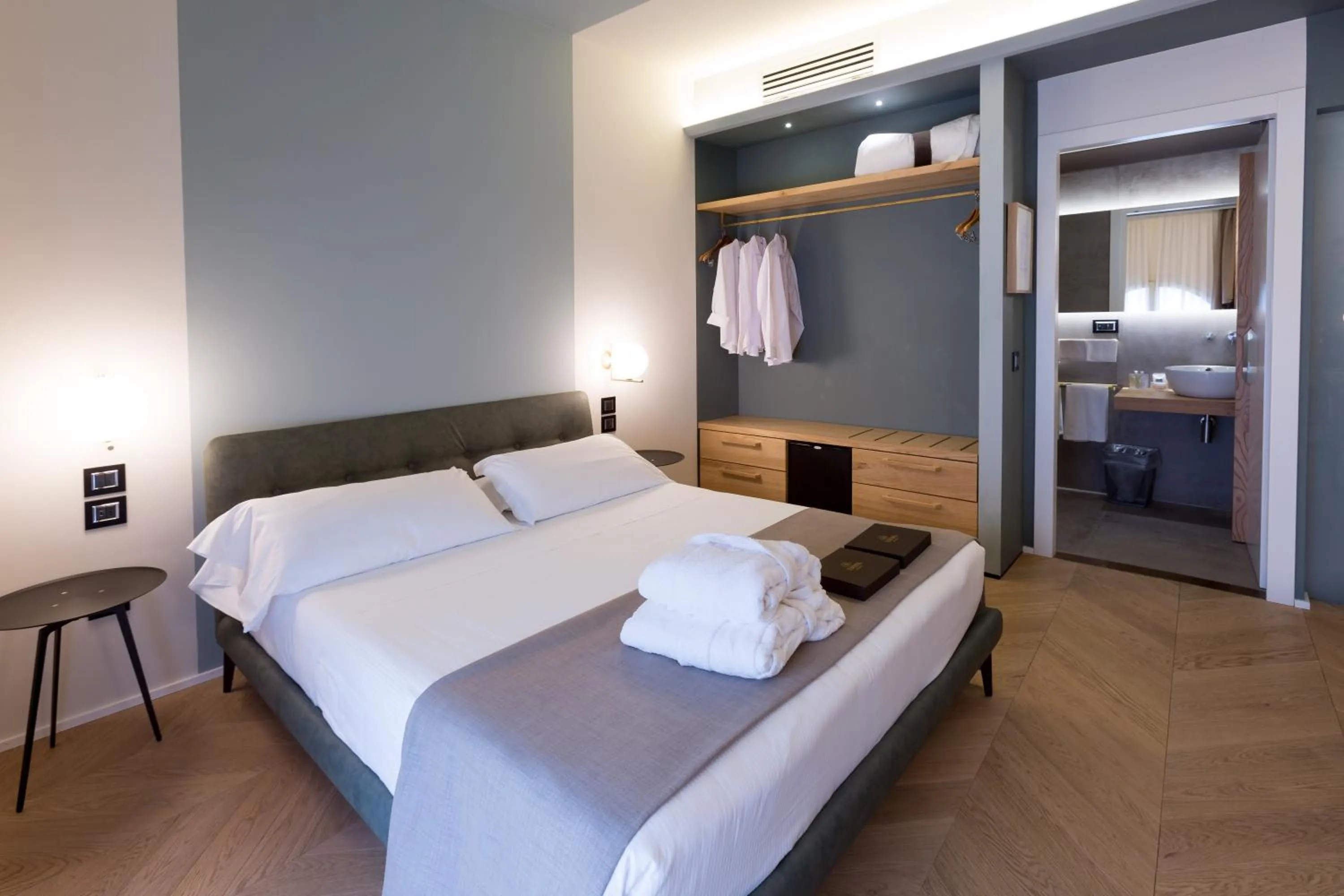 Photo of the whole room, Bed in Hotel Silla