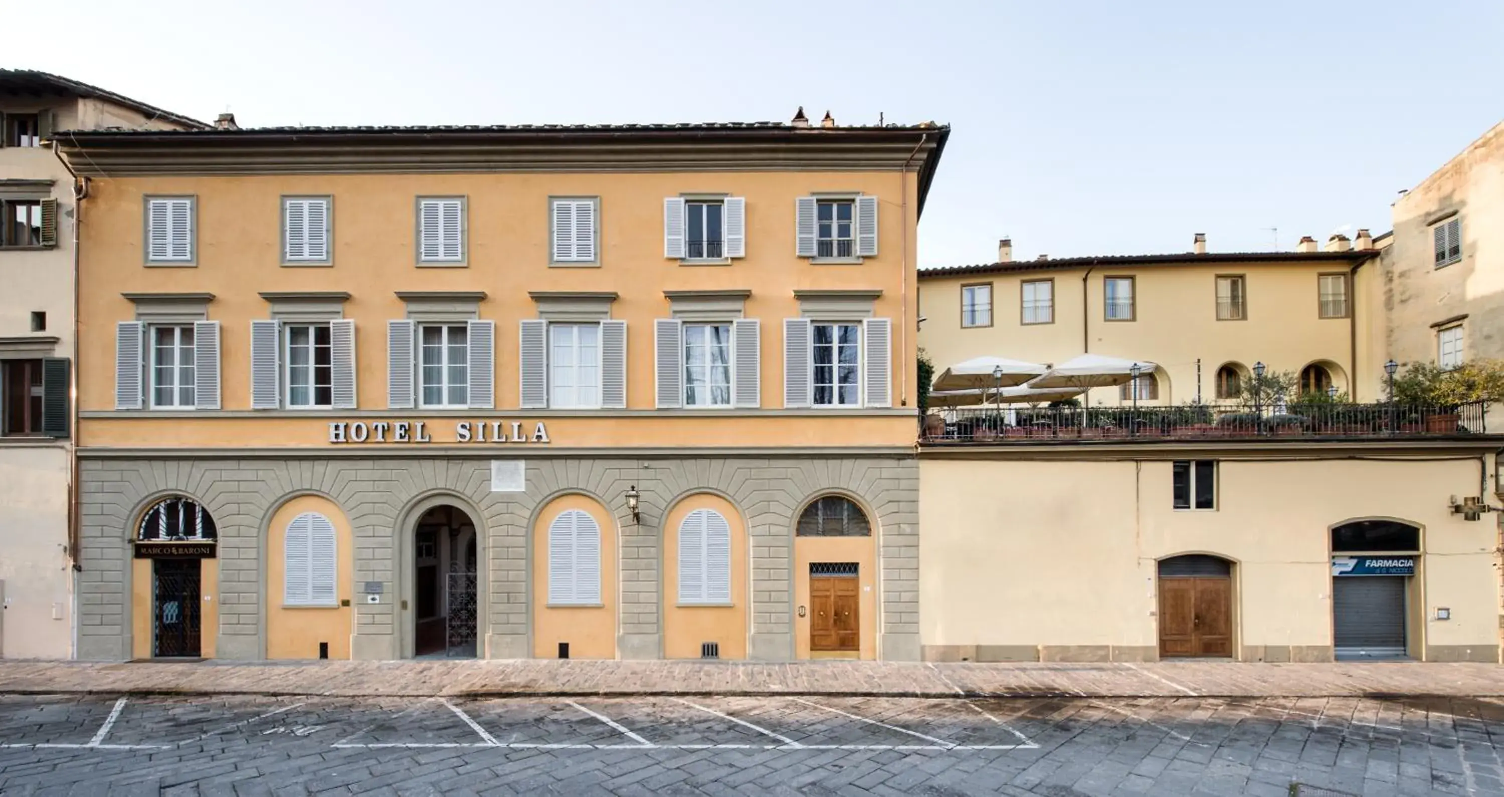 Facade/entrance in Hotel Silla Facade/entrance in Hotel Silla