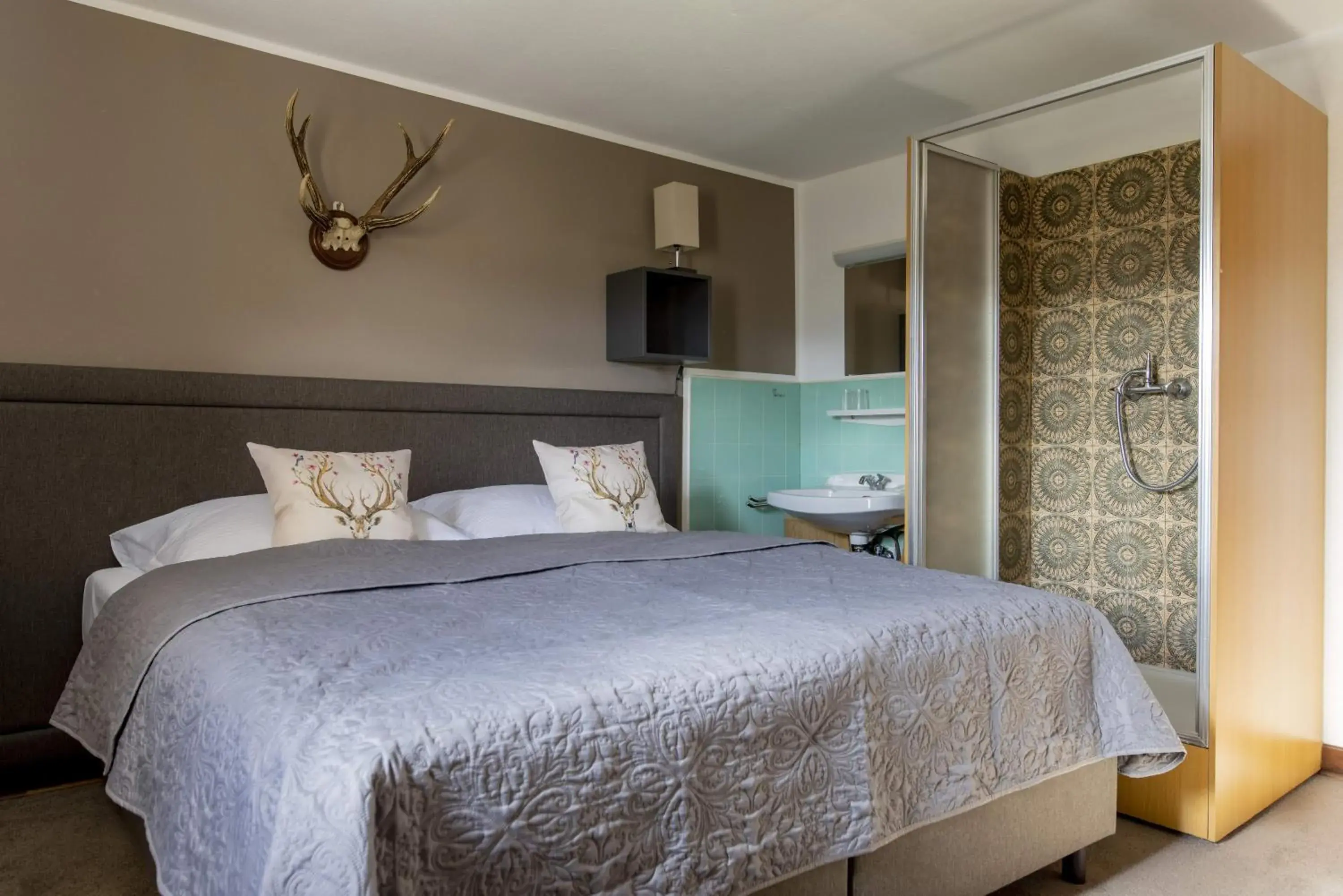 Double Room with Shared Toilet - single occupancy in Bergische Schweiz Double Room with Shared Toilet - single occupancy in Bergische Schweiz