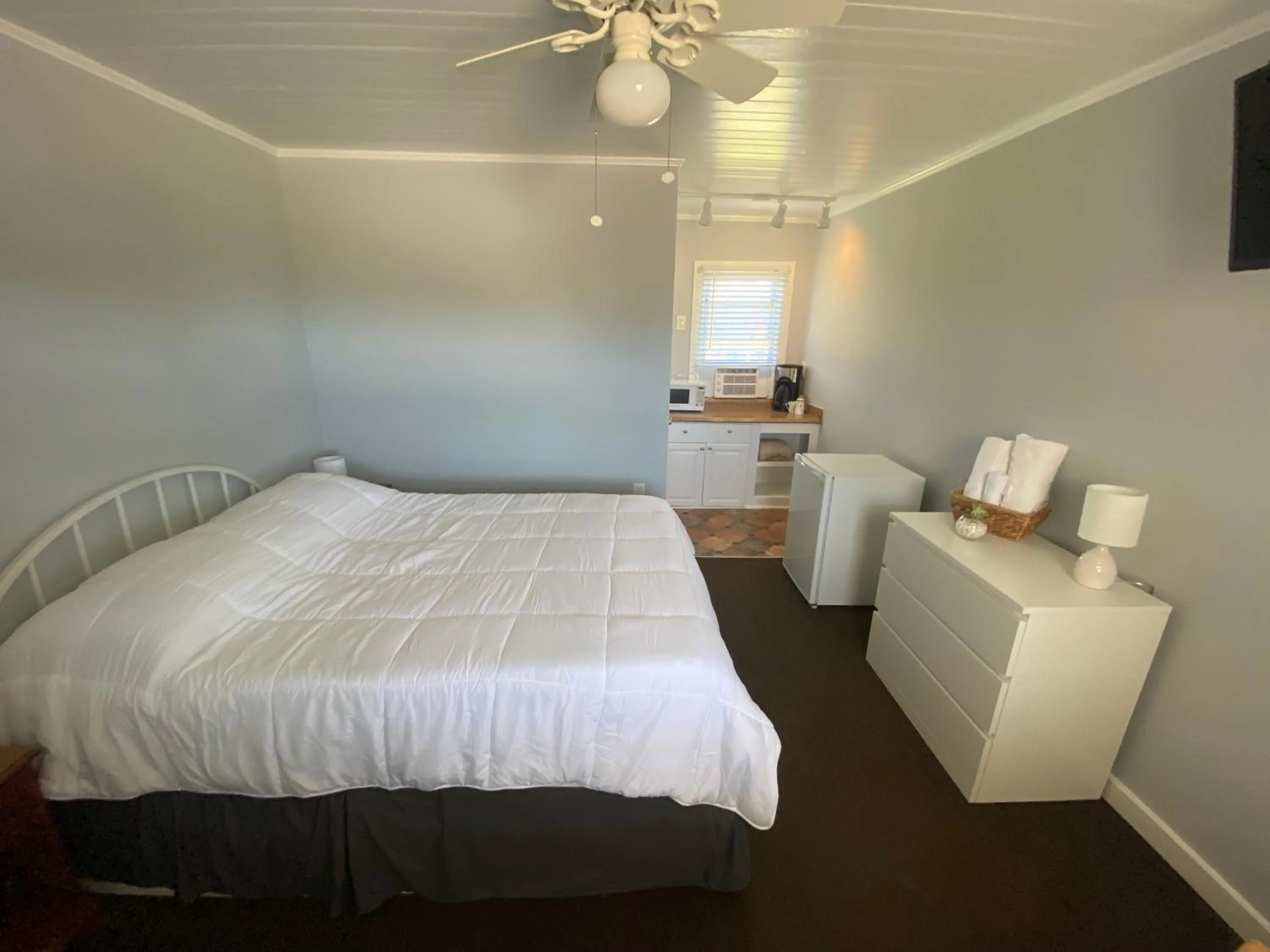 Bed in Tower Circle Motel