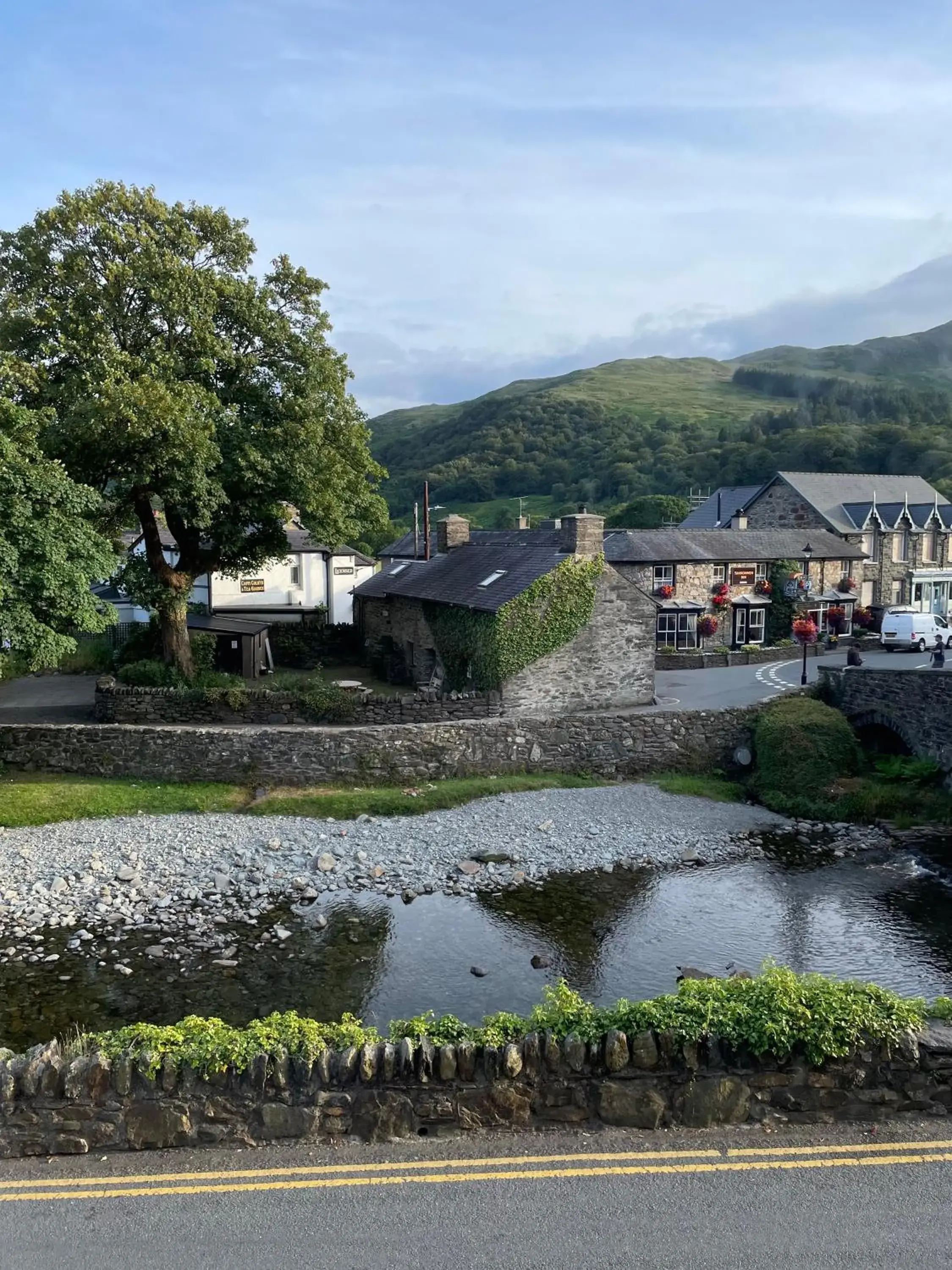 Standard Twin Room with Shared Bathroom in Prince Llewelyn Hotel Standard Twin Room with Shared Bathroom in Prince Llewelyn Hotel