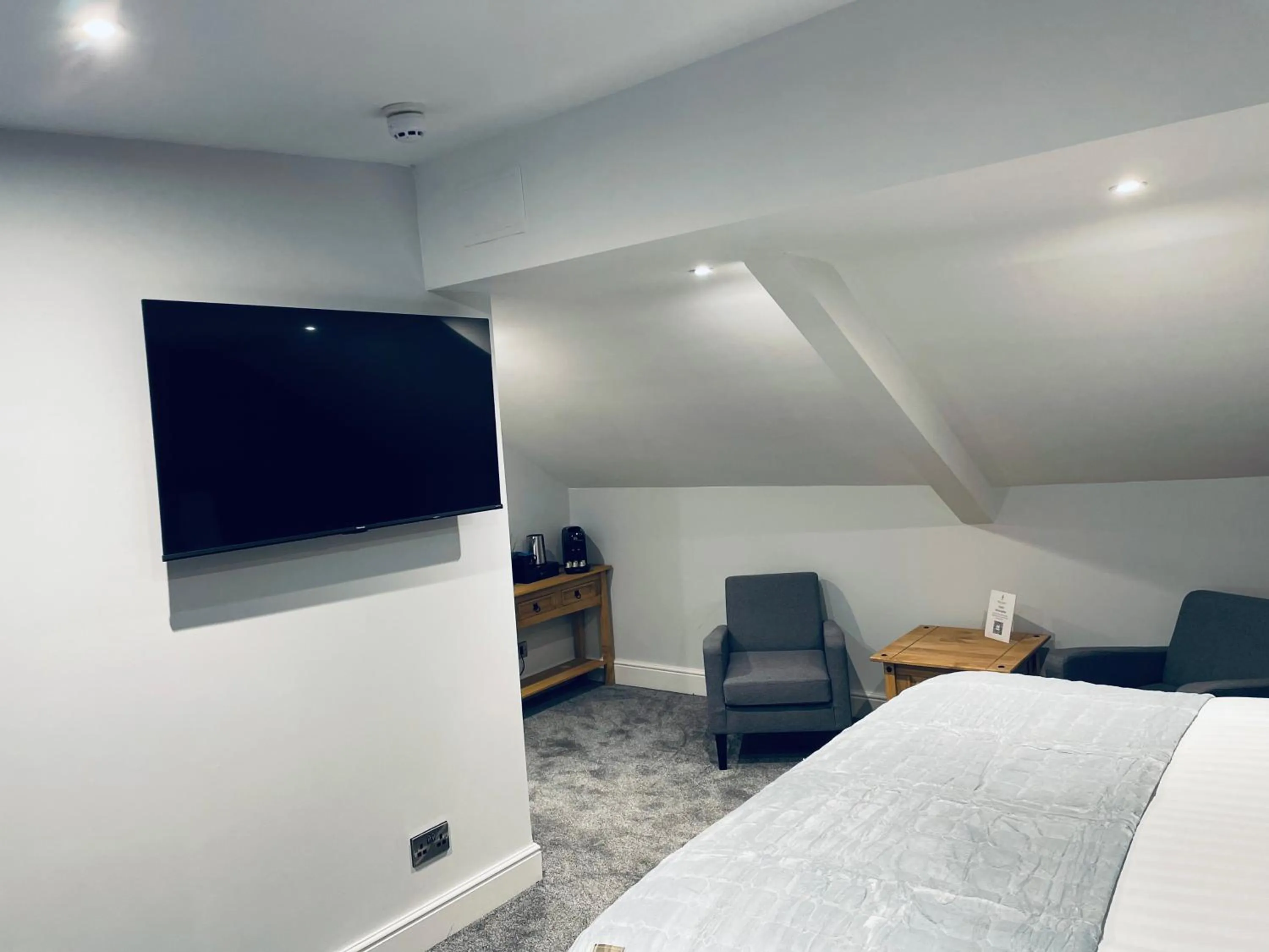 Bed in Prince Llewelyn Hotel