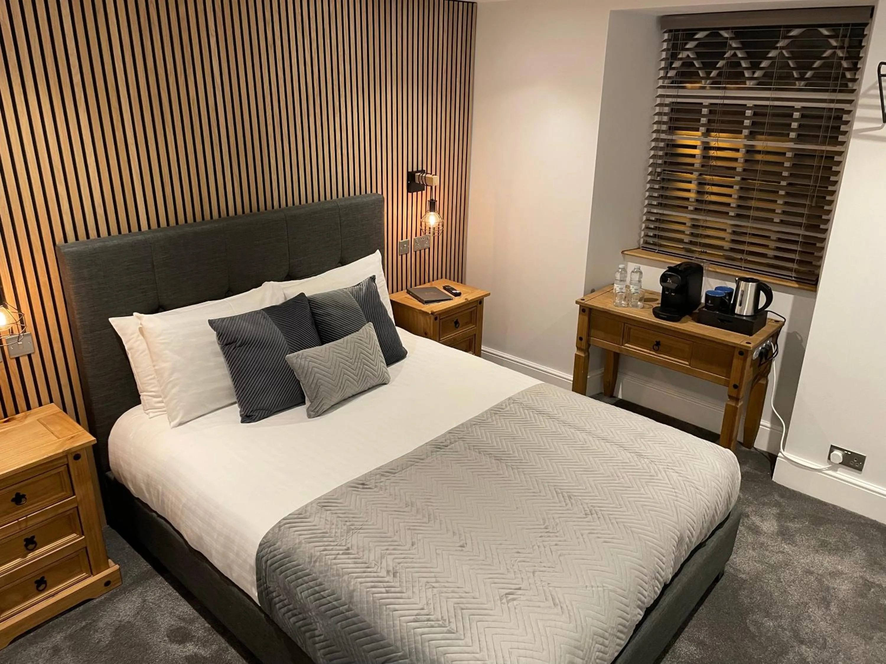 Bed in Prince Llewelyn Hotel