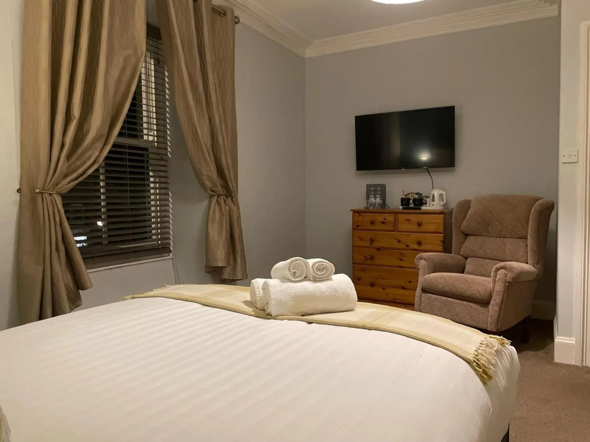 Bed in Prince Llewelyn Hotel