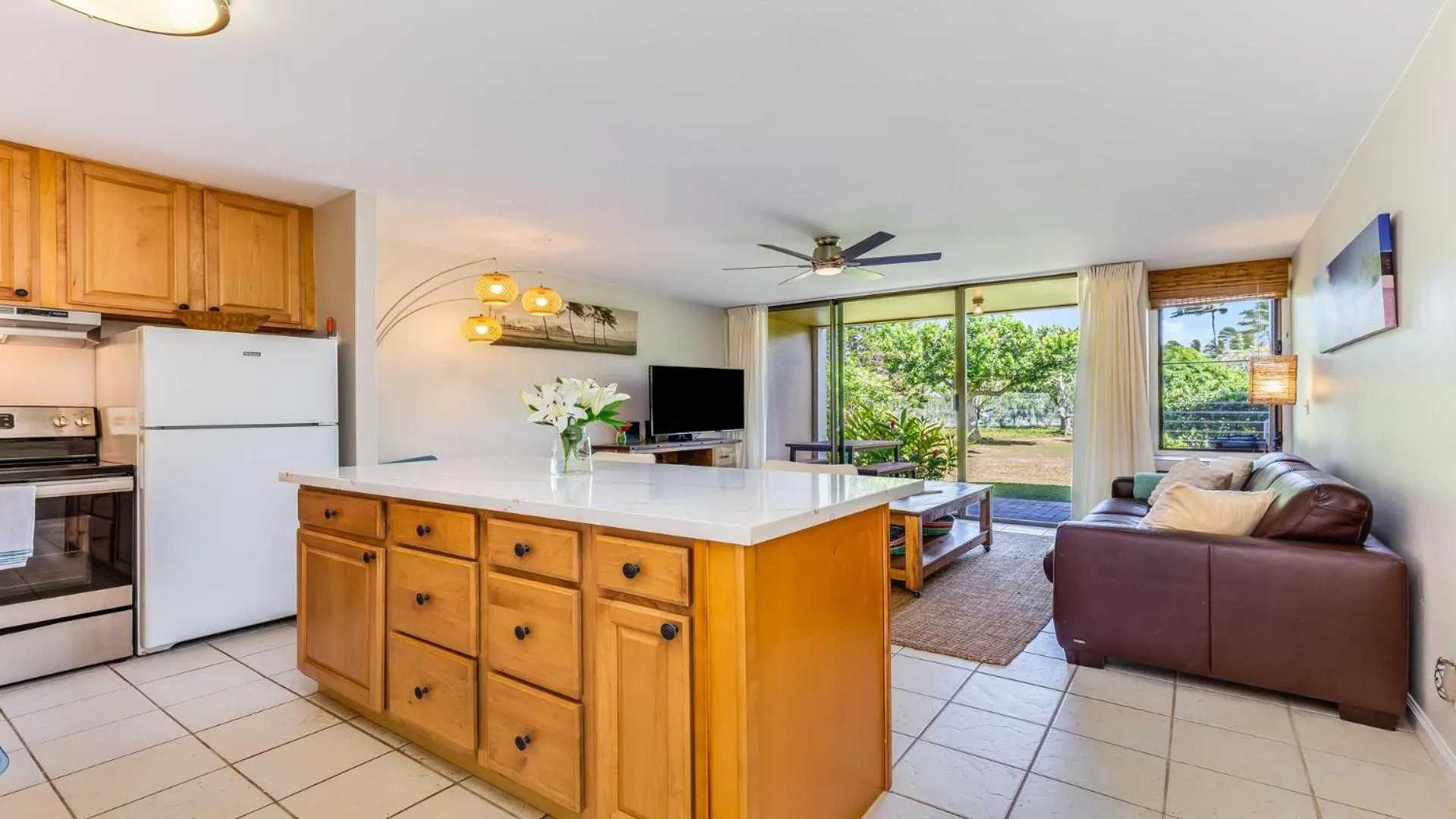 Kitchen or kitchenette in Beach Cozy North Shore Turtle Bay Condo
