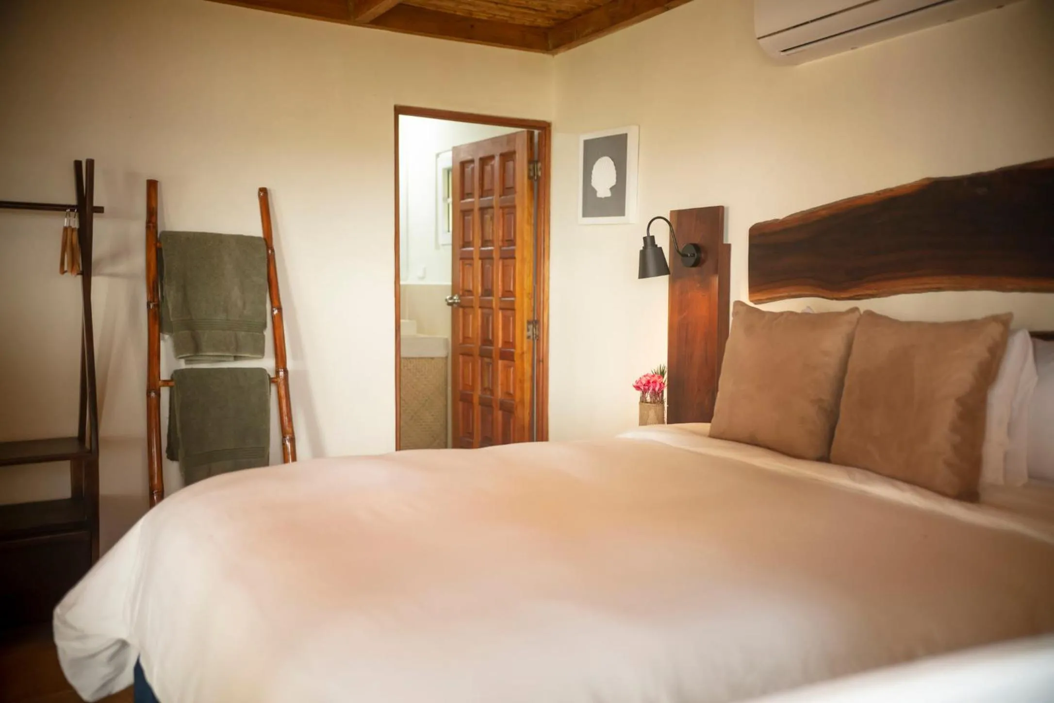 Property building, Bed in Casa del Golfo El Salvador
