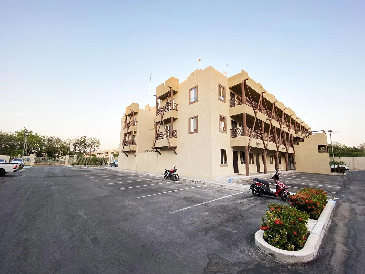 Property building in El Wayak - Con Piscina Parking y Parque