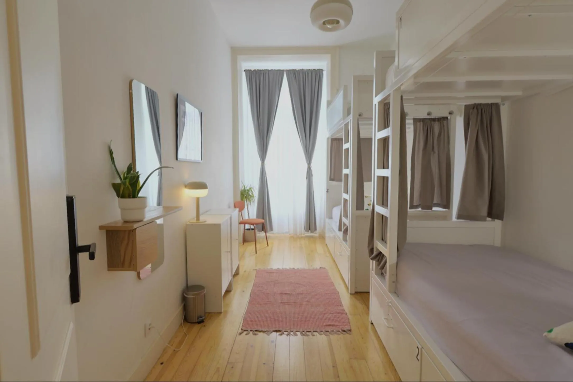 Bed in 4-Bed Dormitory Room in Lisbon Lounge Hostel