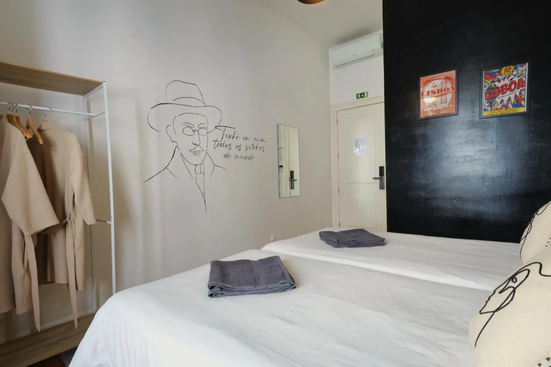 Standard Double Room with Shared Bathroom in Lisbon Lounge Hostel Standard Double Room with Shared Bathroom in Lisbon Lounge Hostel