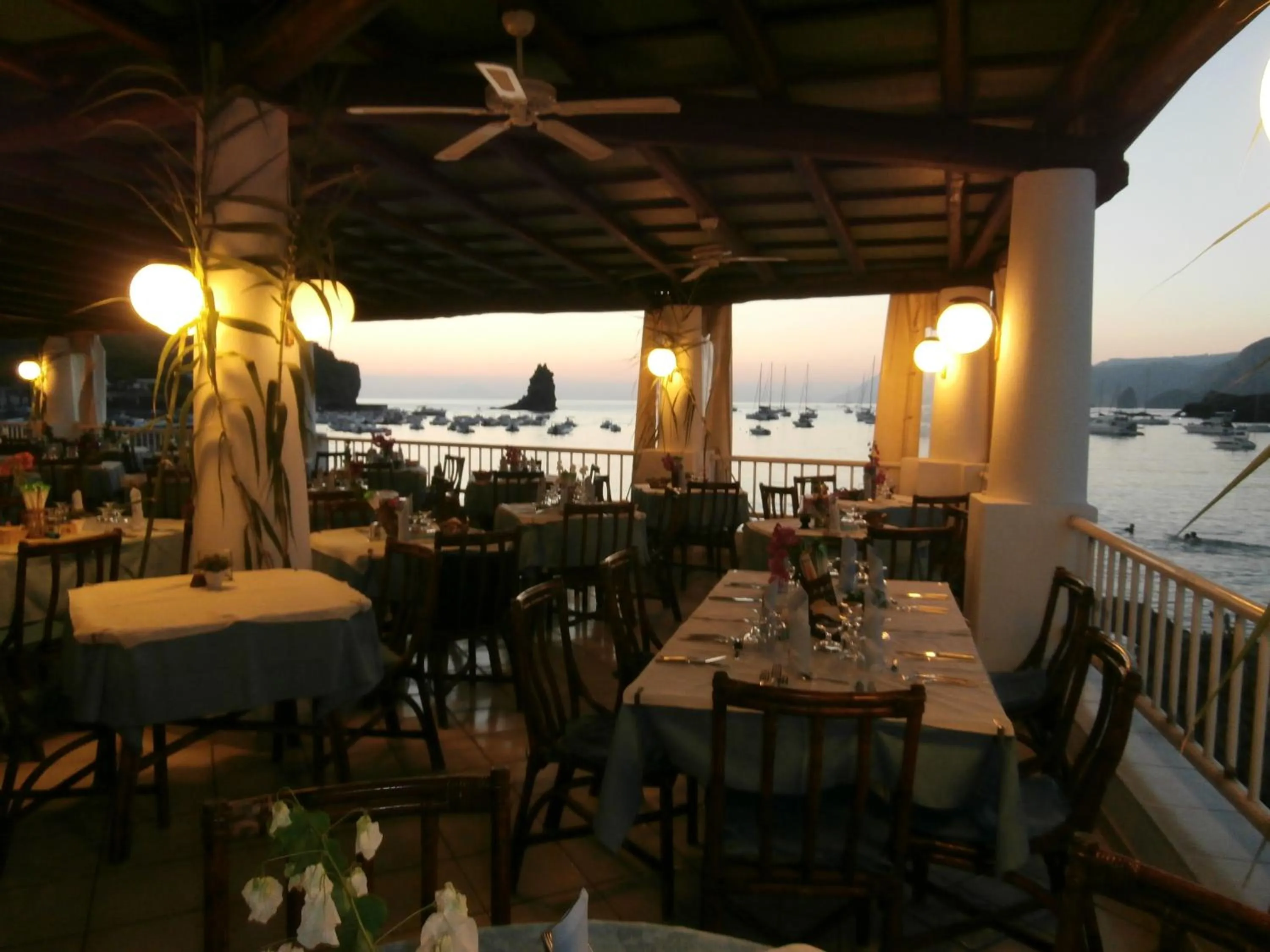 Restaurant/places to eat in Hotel Conti