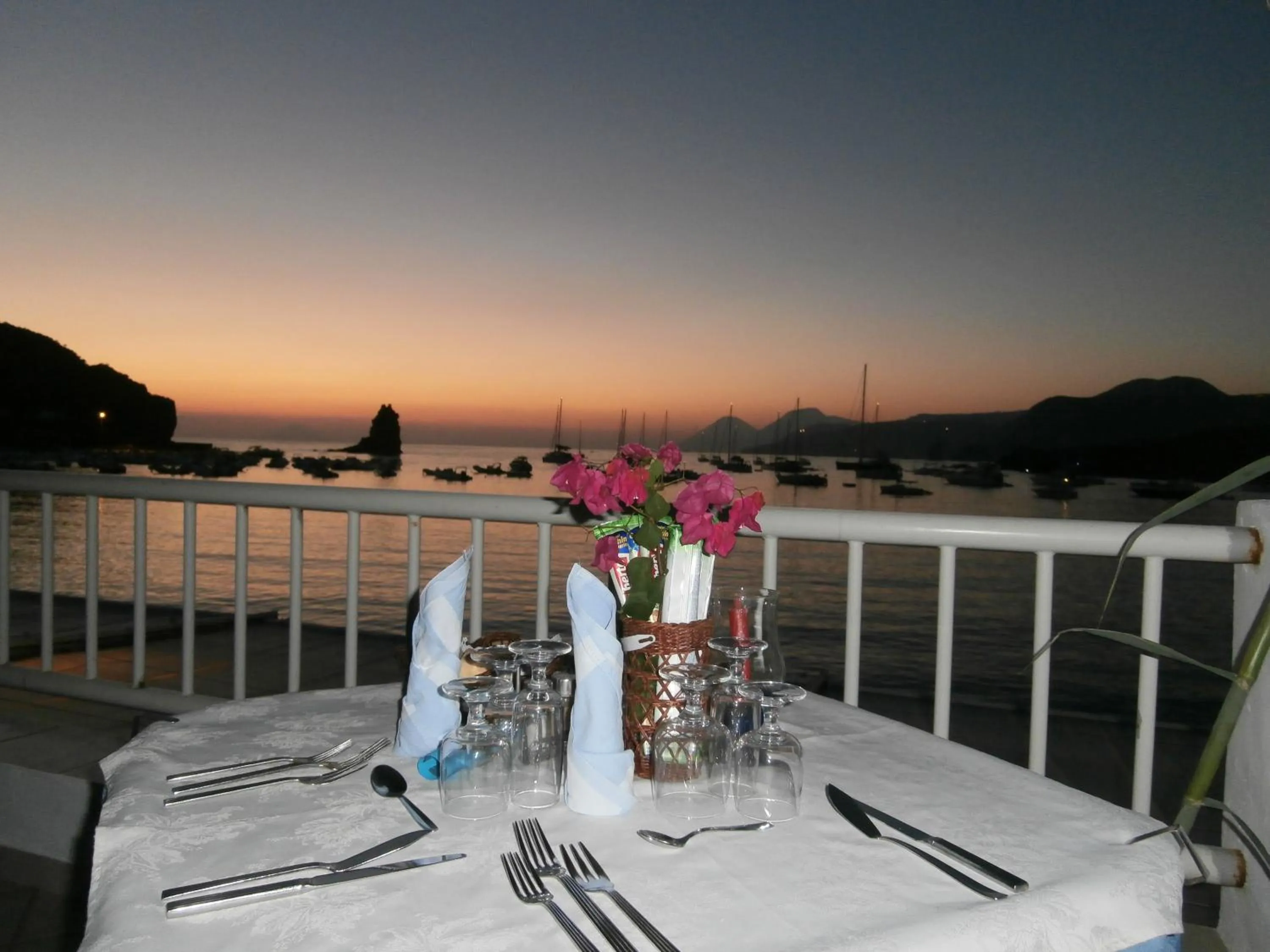 Restaurant/places to eat in Hotel Conti