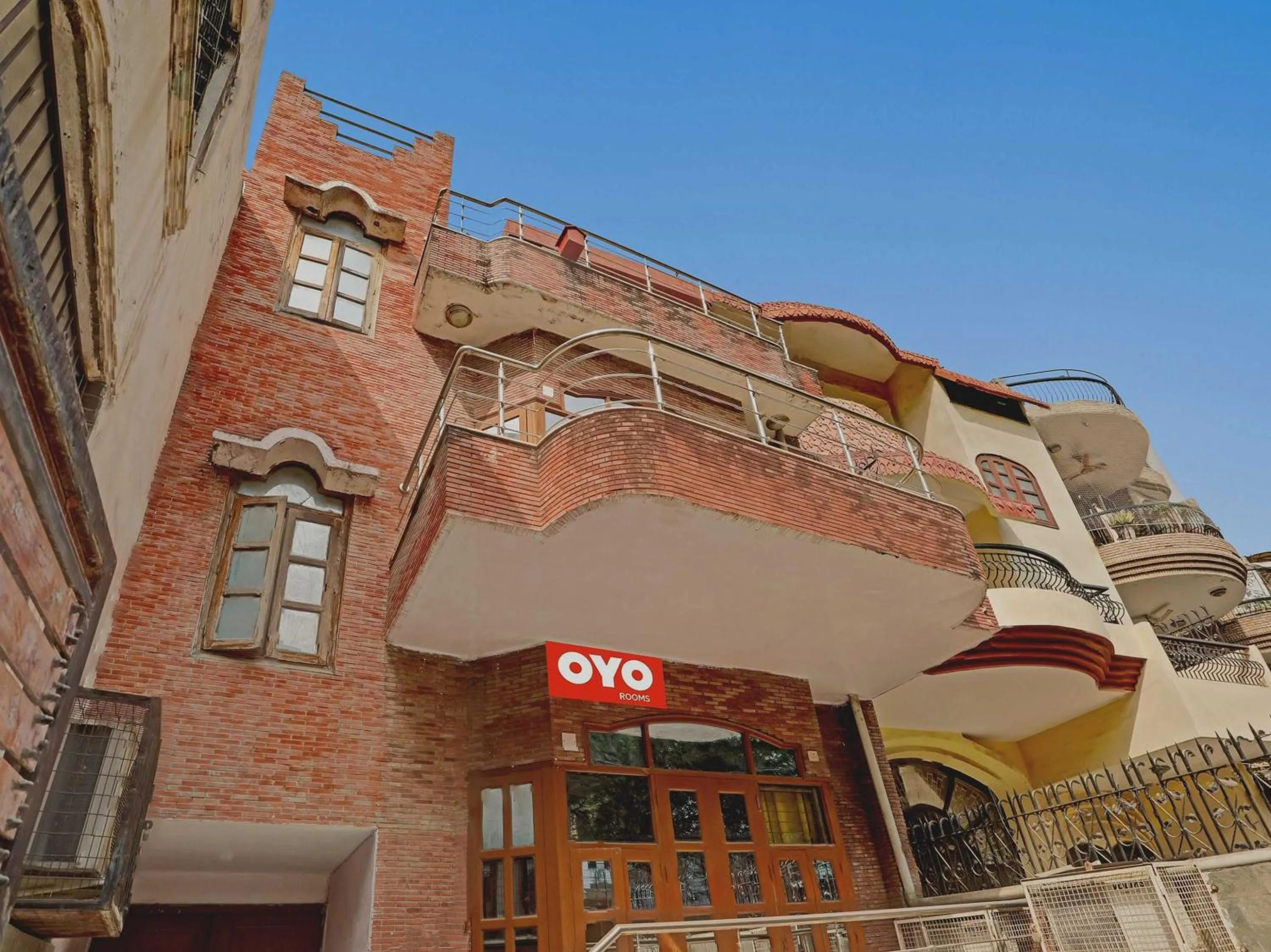 Facade/entrance in Hotel O Premium Stay Near Dlf Avenue Saket