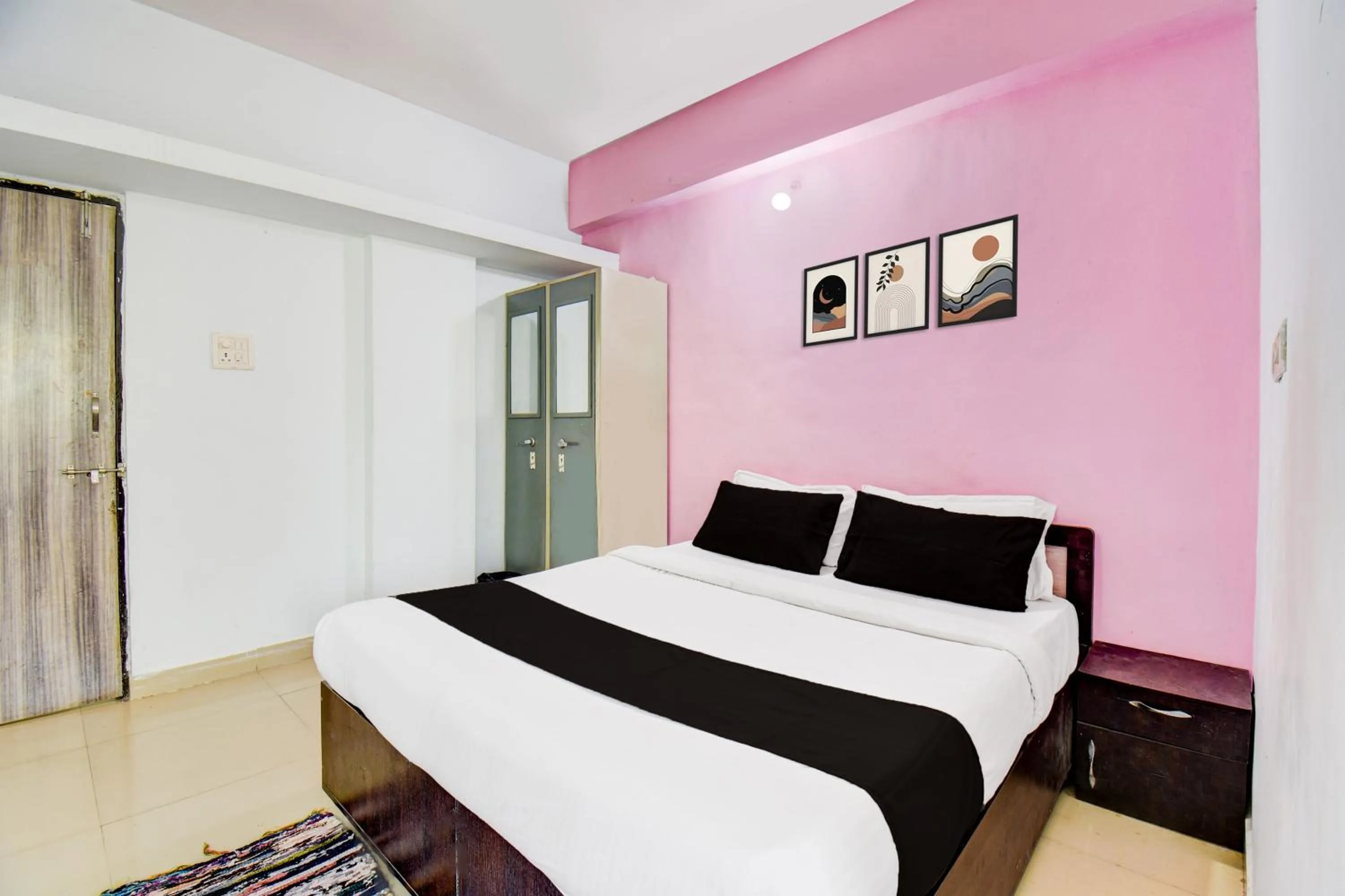 Bedroom, Bed in Hotel O Western Avenue Pune Formerly Happy Stay