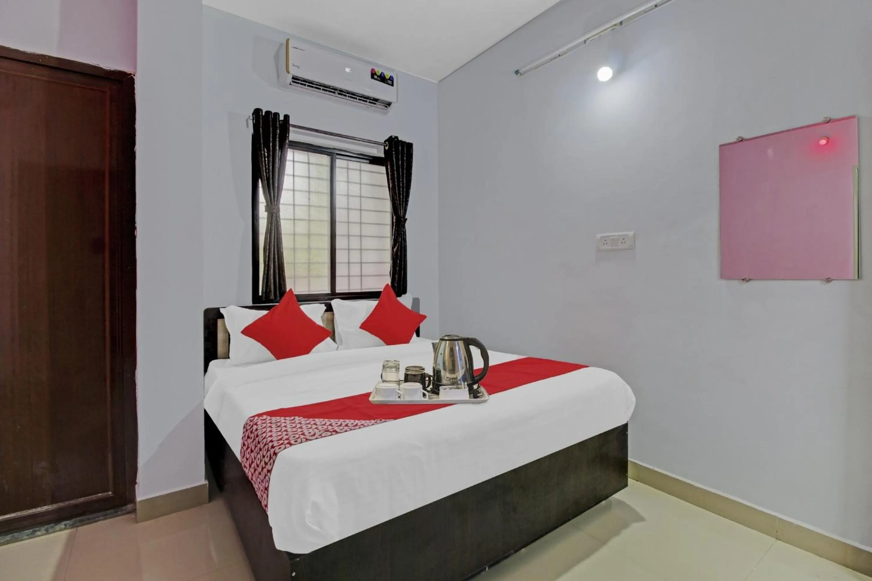 Bedroom, Bed in Hotel O Western Avenue Pune Formerly Happy Stay