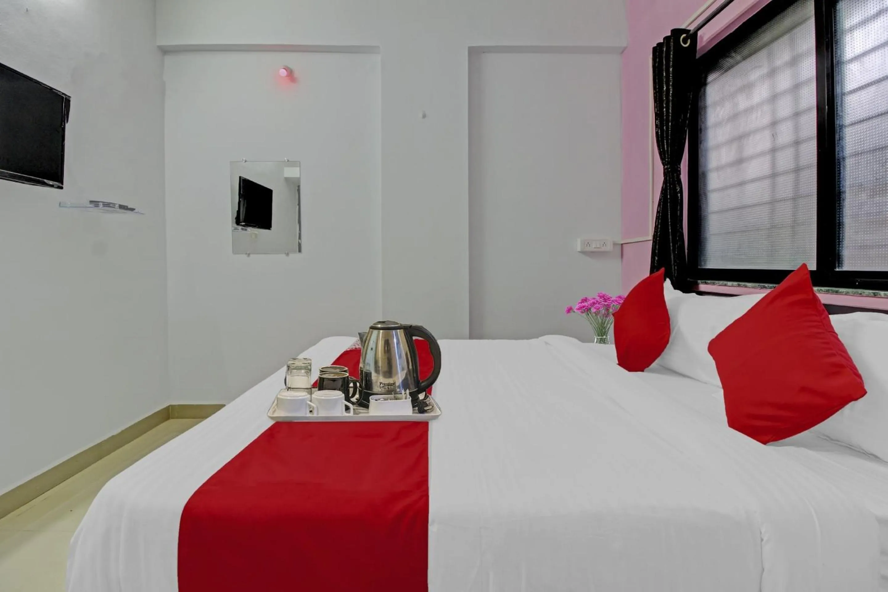 Bedroom, Bed in Hotel O Western Avenue Pune Formerly Happy Stay