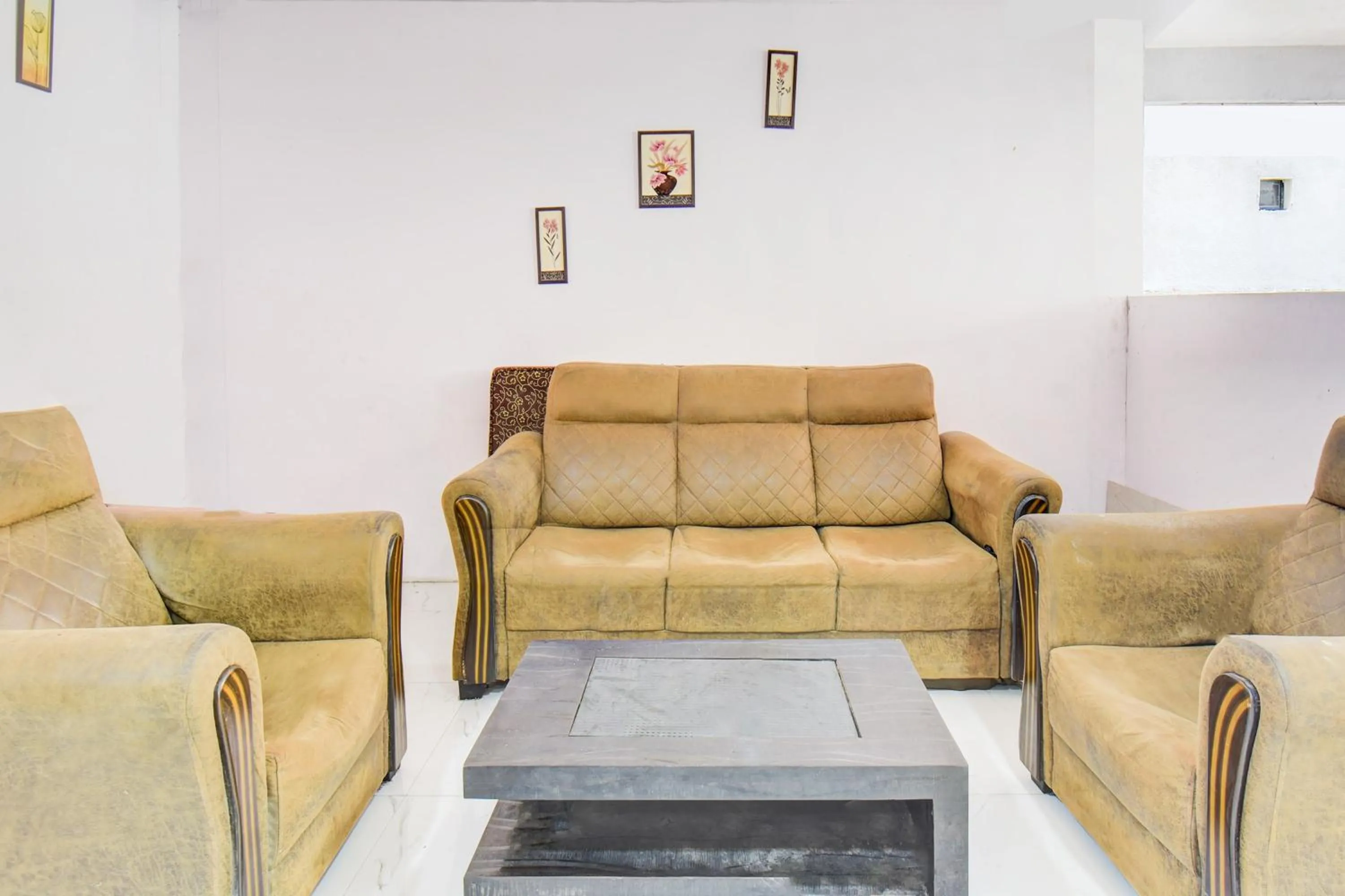 Lobby or reception in Super Hotel O Western Avenue Pune Formerly Happy Stay