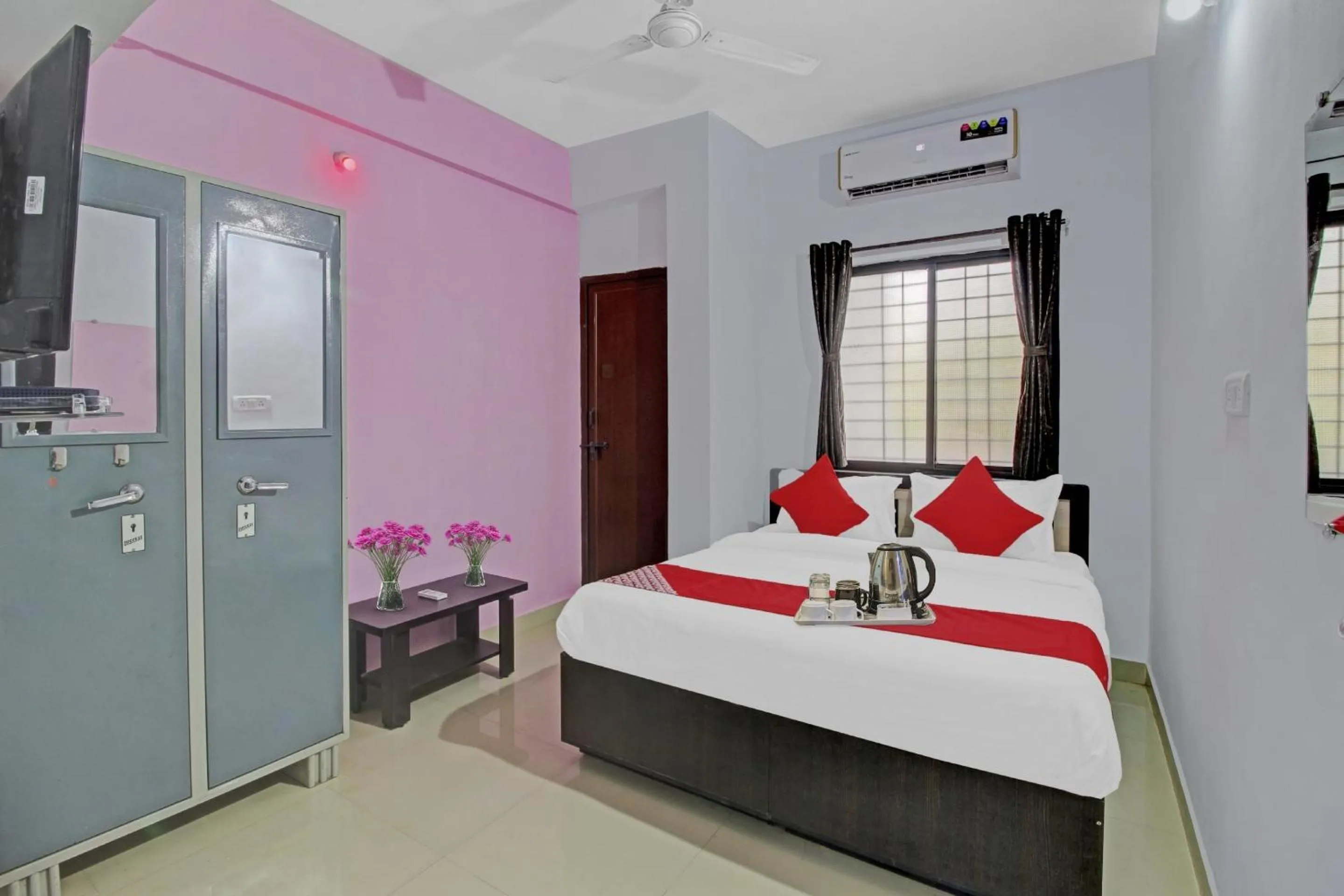 Bedroom, Bed in Hotel O Western Avenue Pune Formerly Happy Stay