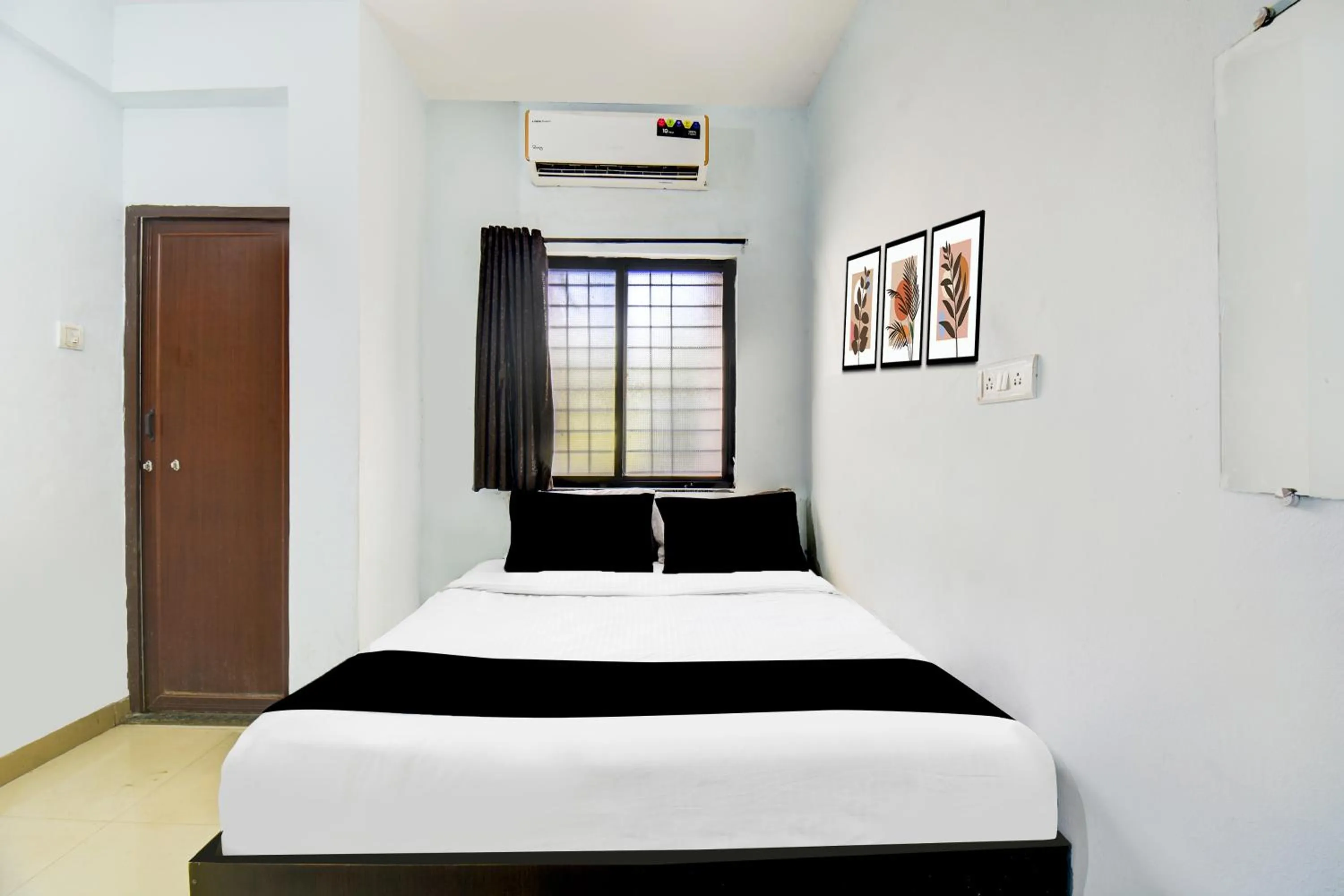 Bedroom, Bed in Super Hotel O Western Avenue Pune Formerly Happy Stay